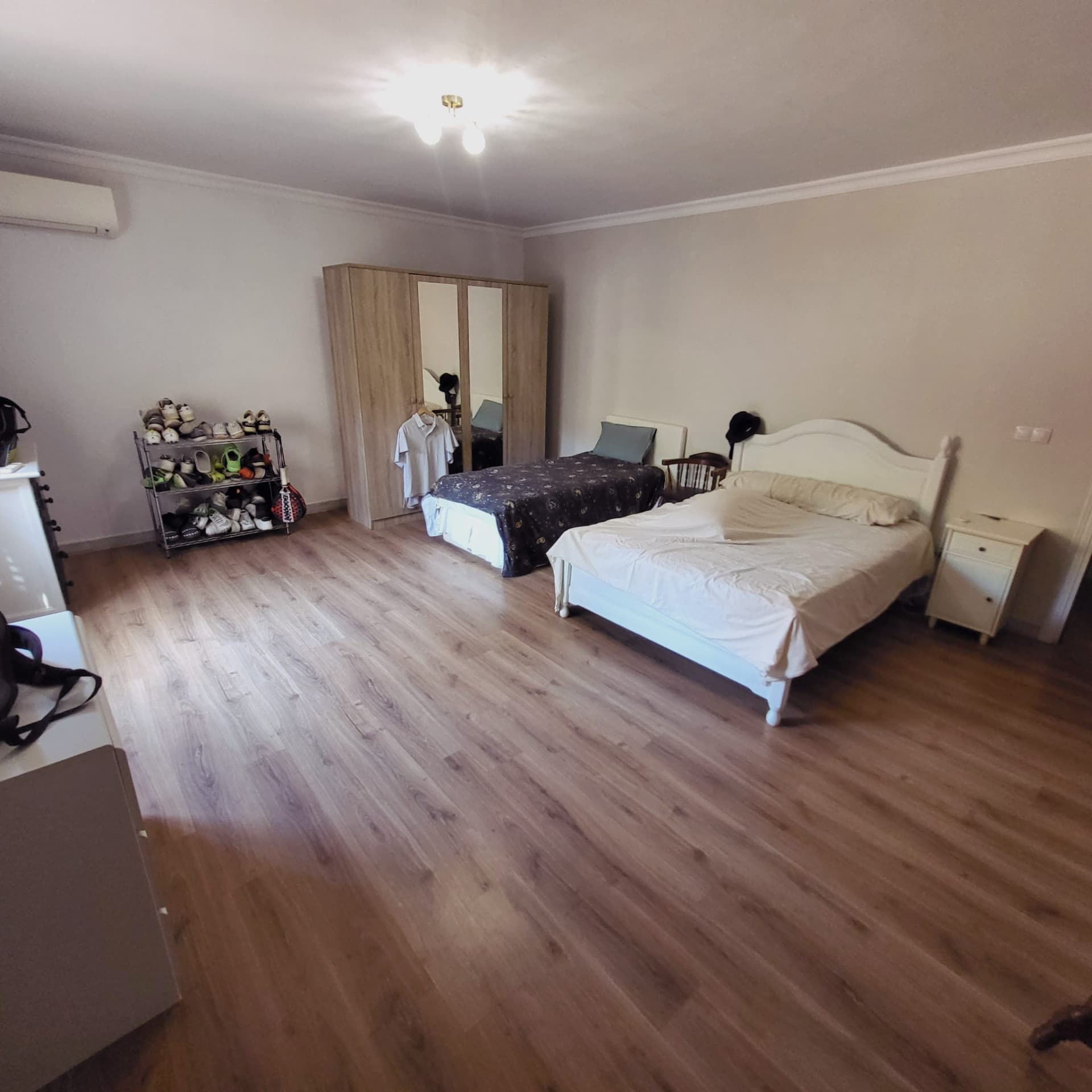 Villa with two separate flats, a large plot and a private swimming pool in Valle Romano, Estepona West