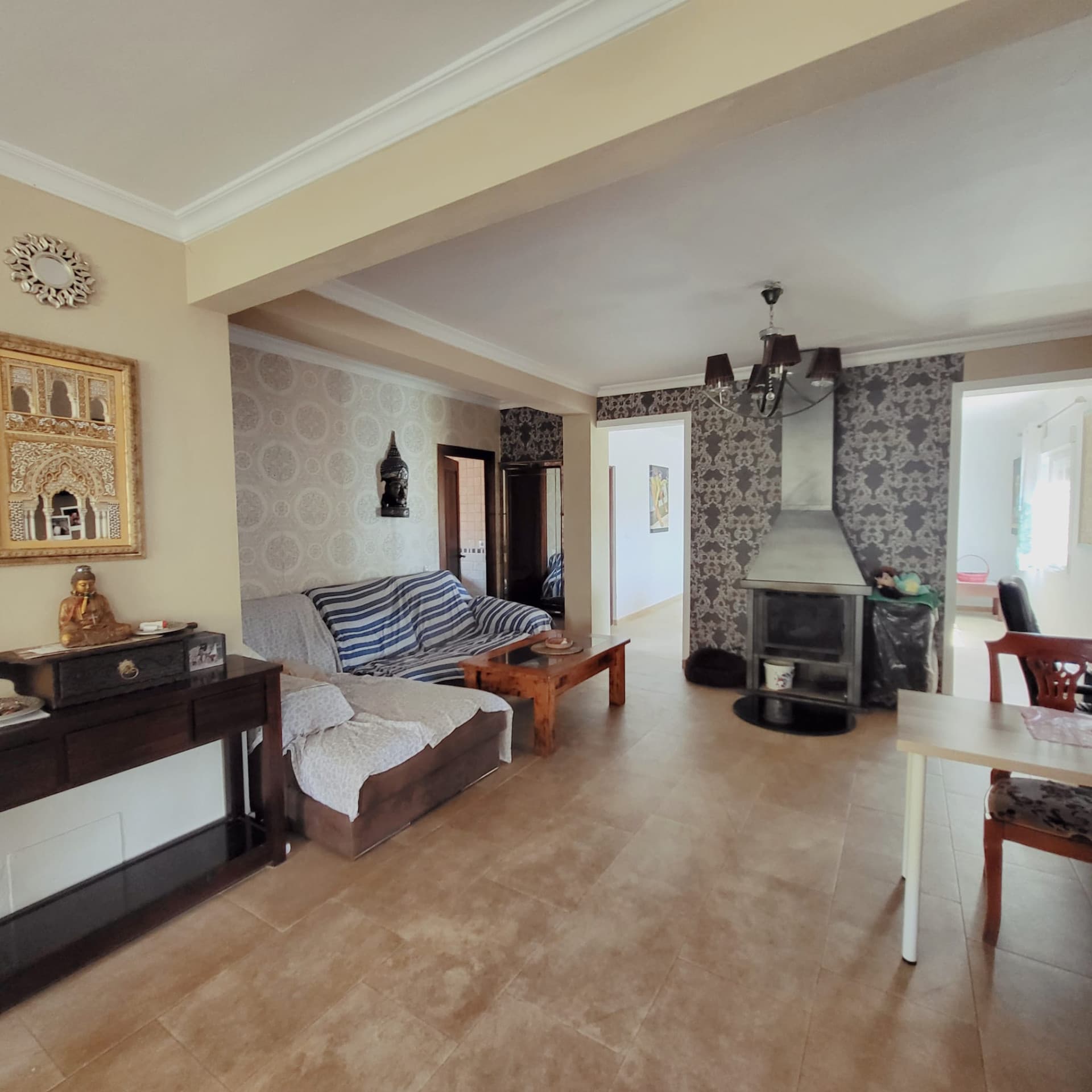 Villa with two separate flats, a large plot and a private swimming pool in Valle Romano, Estepona West