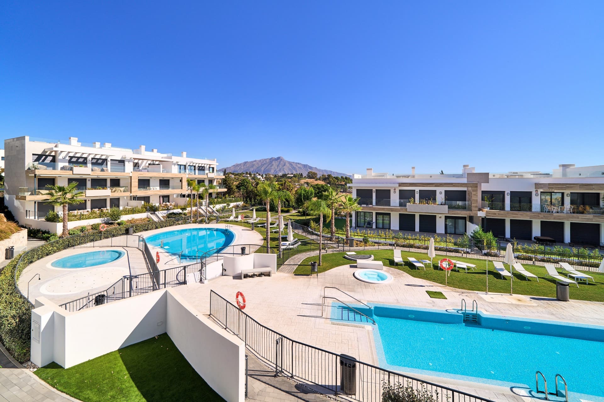 Key Ready new development of luxury apartments in a prime location next to Puerto Banús - Fully Furnished