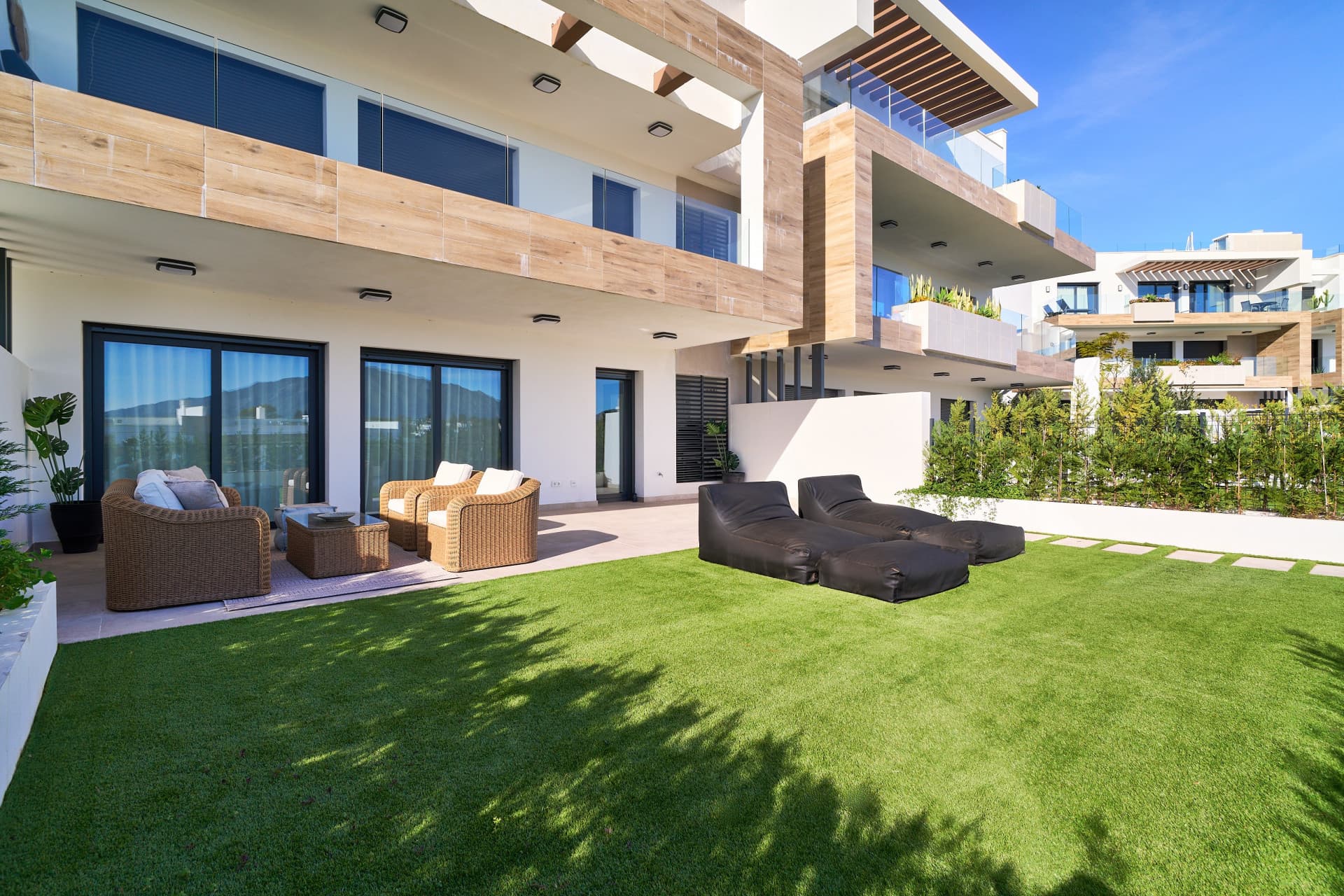 Apartamento de 2 dormitorios, listo para entrar y totalmente amueblado, en un proyecto nuevo en una ubicación privilegiada justo al lado de Marbella