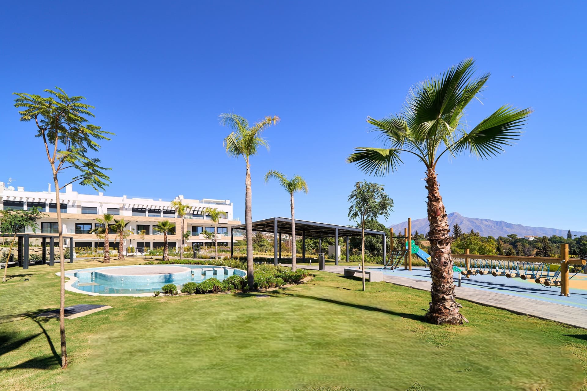Apartamento de 2 dormitorios, listo para entrar y totalmente amueblado, en un proyecto nuevo en una ubicación privilegiada justo al lado de Marbella
