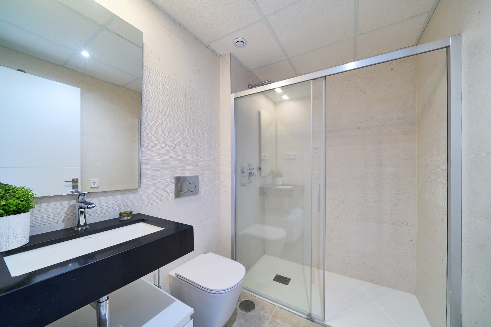 Apartamento de 2 dormitorios, listo para entrar y totalmente amueblado, en un proyecto nuevo en una ubicación privilegiada justo al lado de Marbella