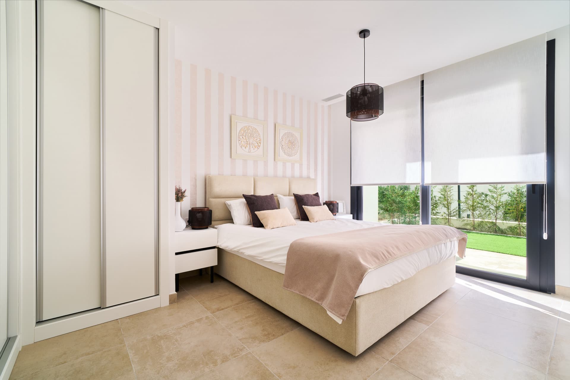 Apartamento de 2 dormitorios, listo para entrar y totalmente amueblado, en un proyecto nuevo en una ubicación privilegiada justo al lado de Marbella