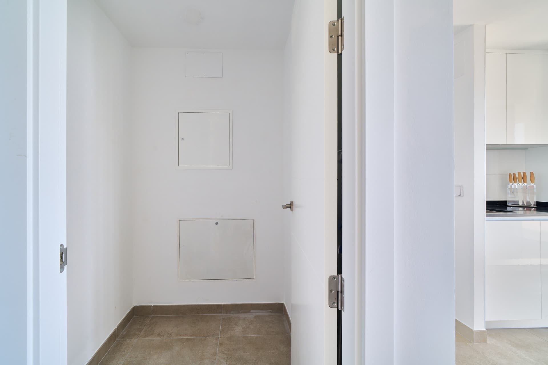 Apartamento de 2 dormitorios, listo para entrar y totalmente amueblado, en un proyecto nuevo en una ubicación privilegiada justo al lado de Marbella