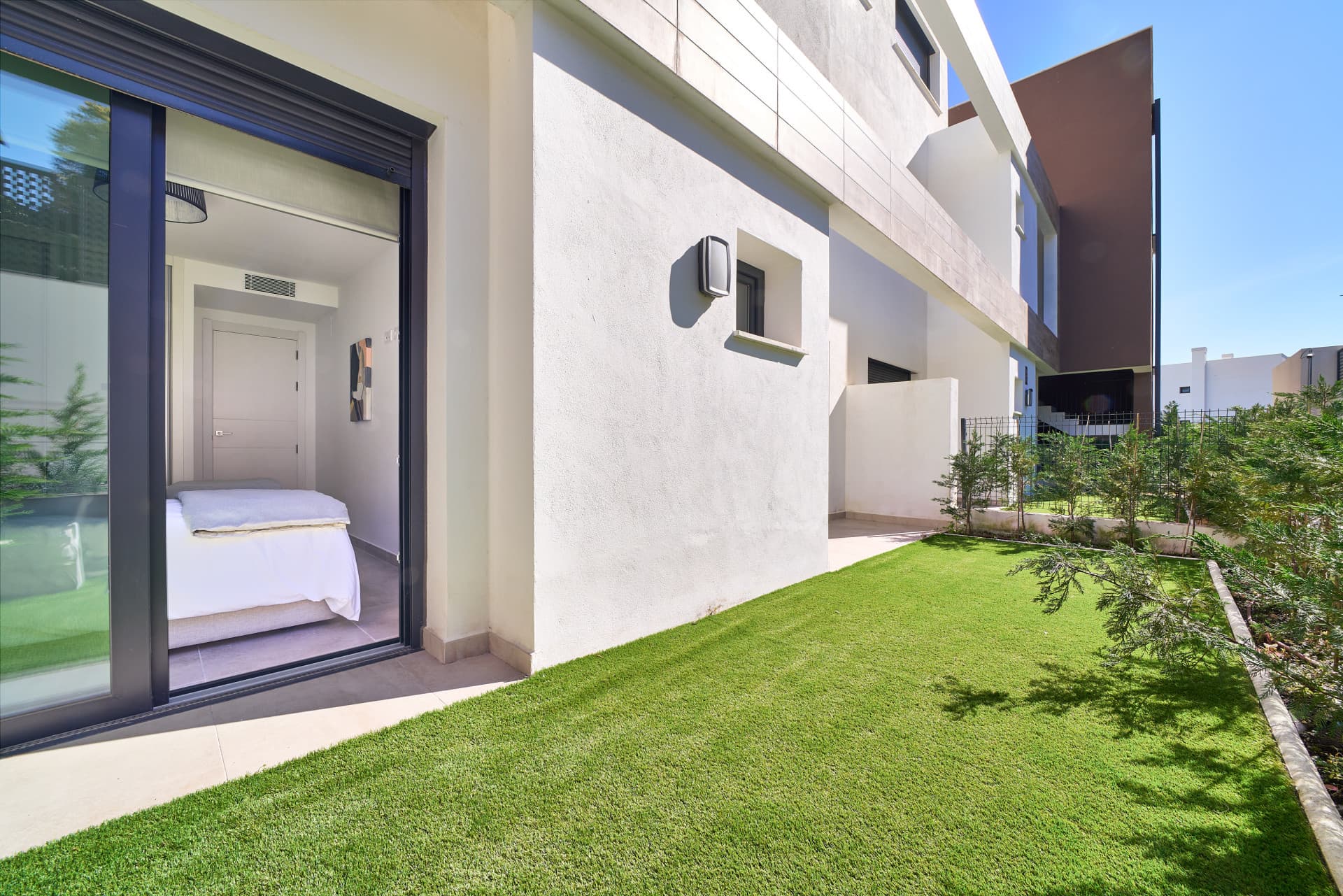 Apartamento de 2 dormitorios, listo para entrar y totalmente amueblado, en un proyecto nuevo en una ubicación privilegiada justo al lado de Marbella