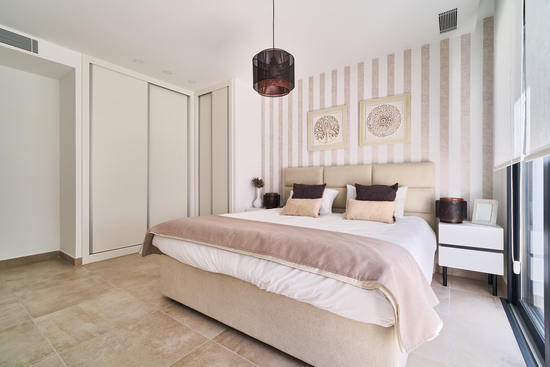 Apartamento de 2 dormitorios, listo para entrar y totalmente amueblado, en un proyecto nuevo en una ubicación privilegiada justo al lado de Marbella