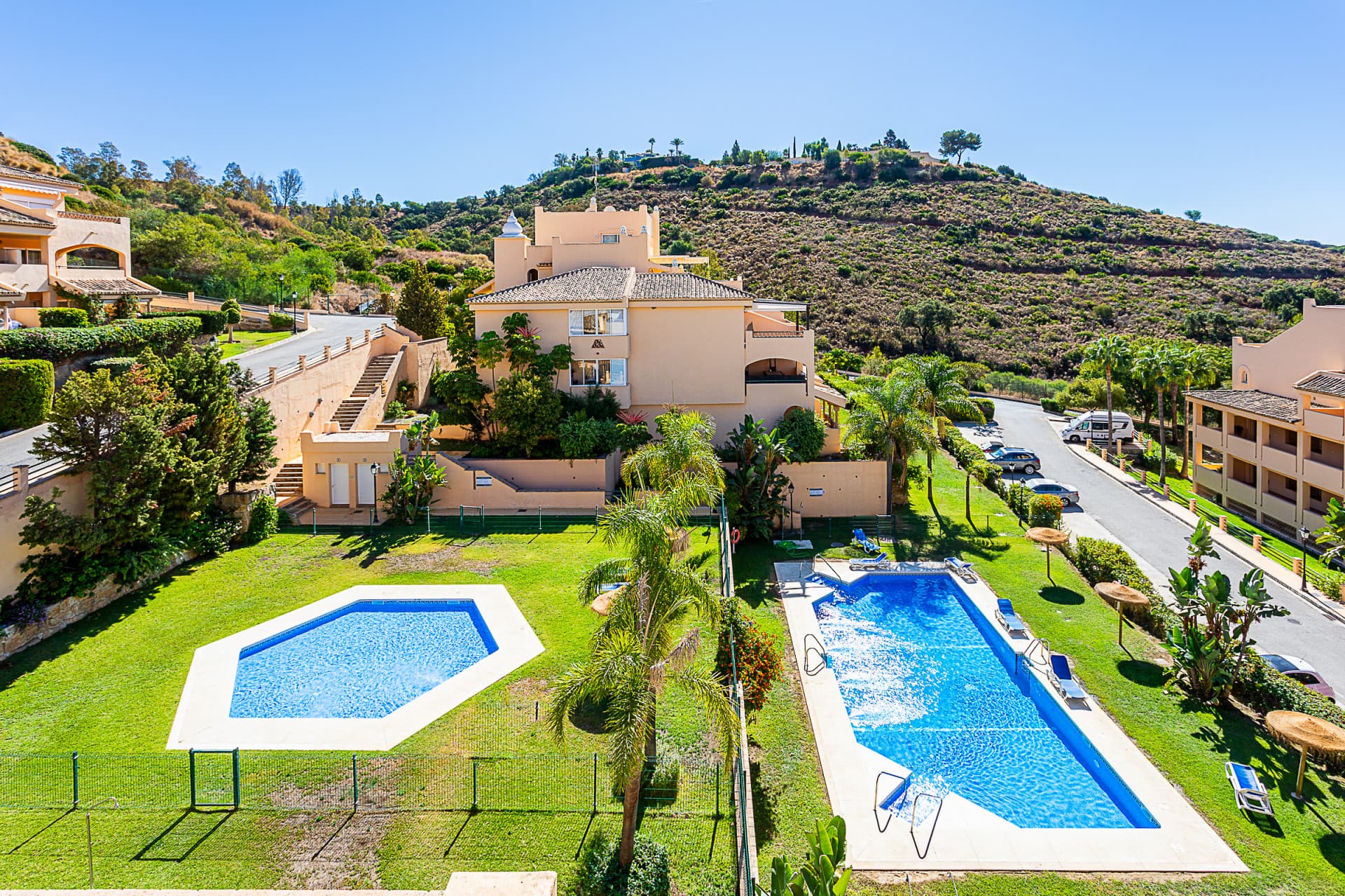 Luxurious, Fully Refurbished Penthouse in Santa María Village, Elviria Exceptional Value: Recently reduced from €745,000!