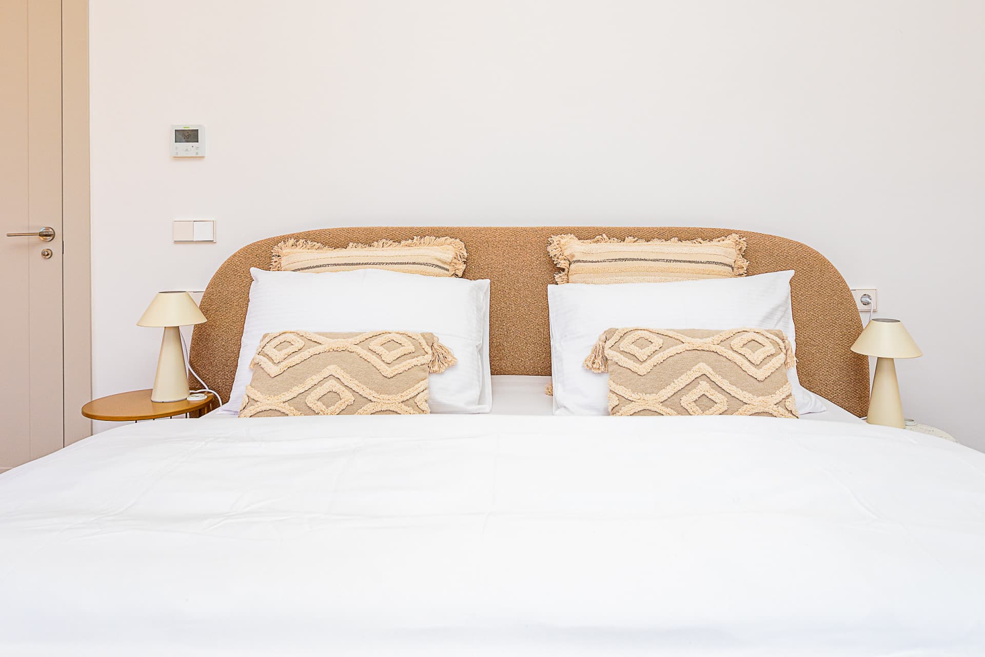 Luxurious, Fully Refurbished Penthouse in Santa María Village, Elviria Exceptional Value: Recently reduced from €745,000!