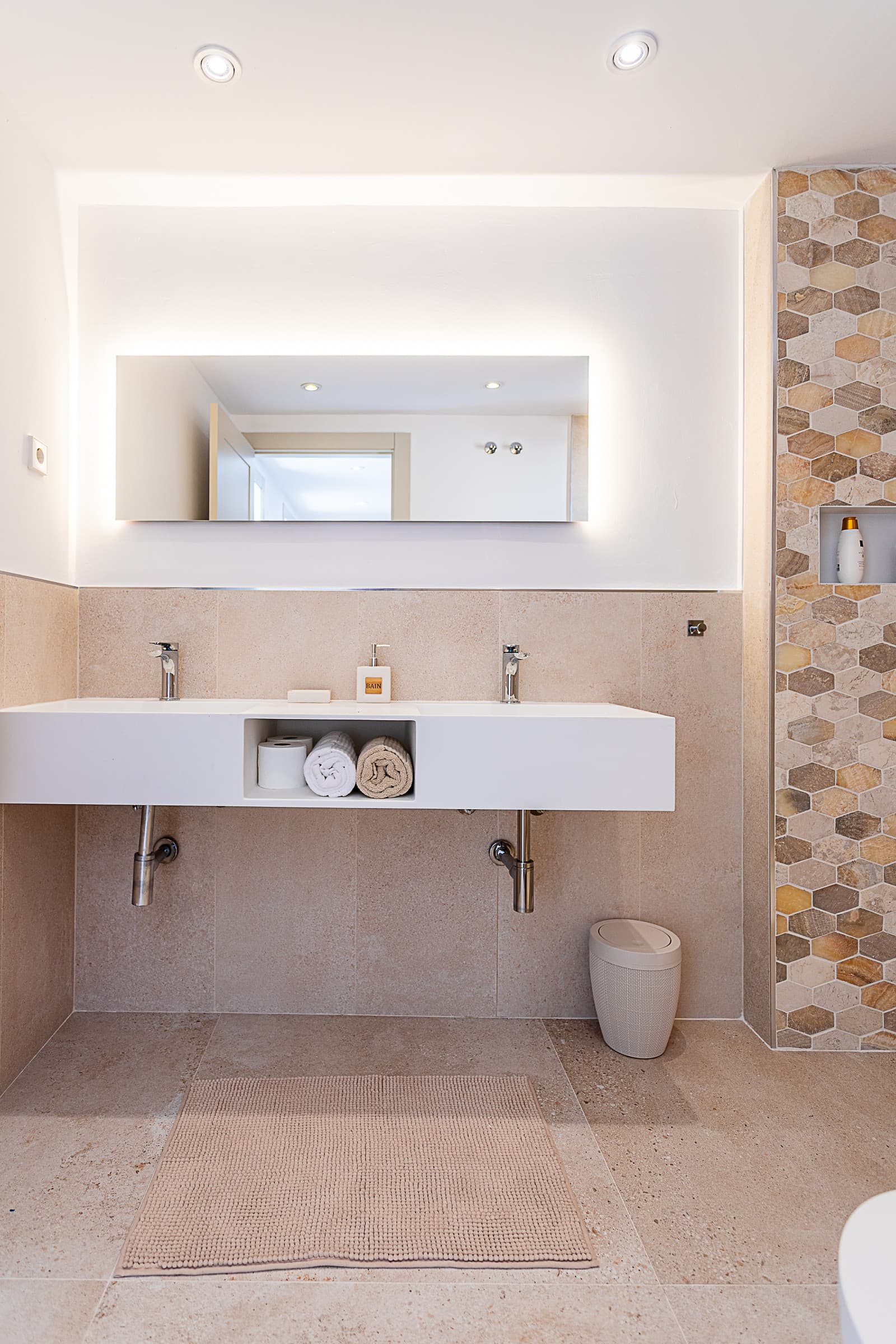 Luxurious, Fully Refurbished Penthouse in Santa María Village, Elviria Exceptional Value: Recently reduced from €745,000!