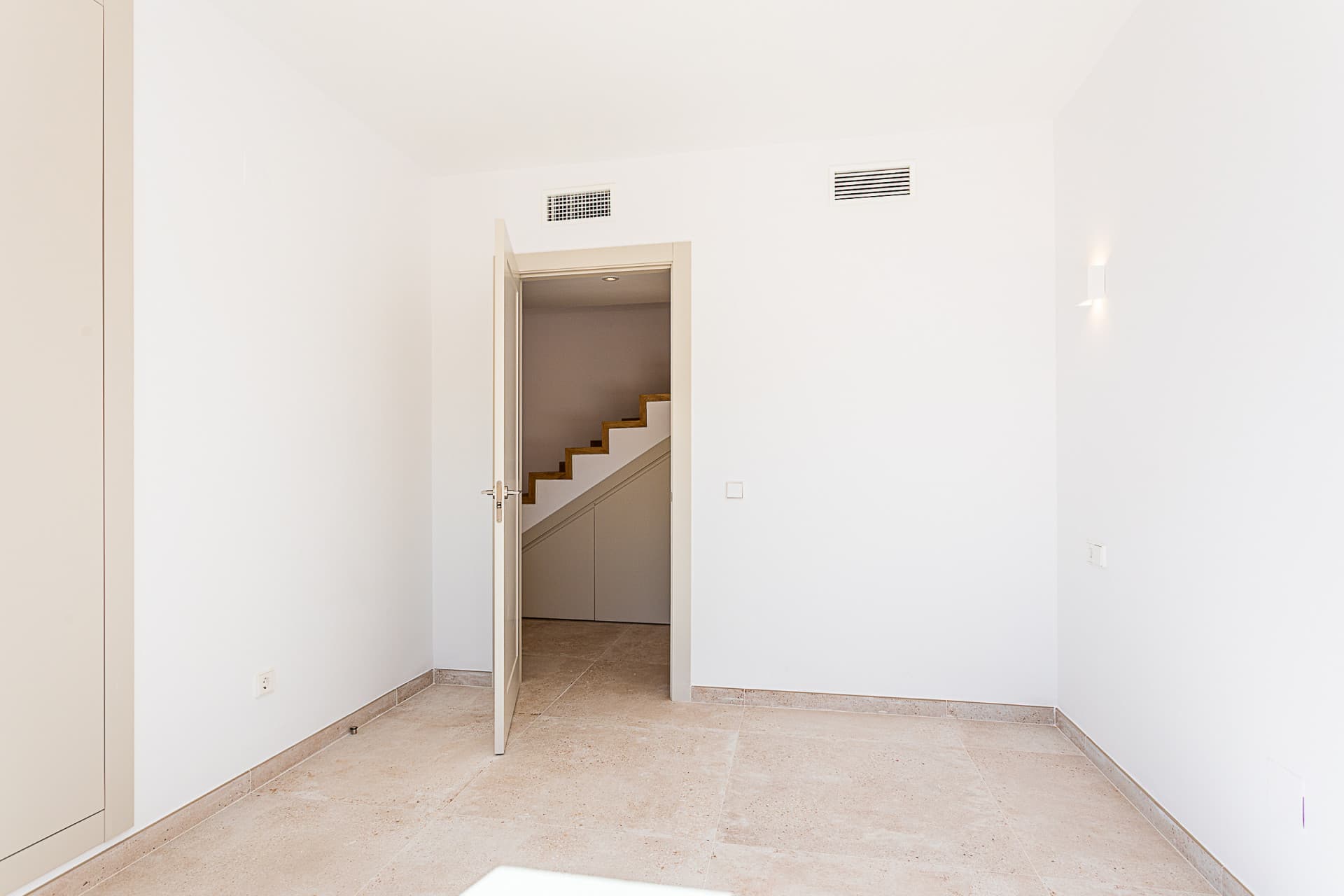 Luxurious, Fully Refurbished Penthouse in Santa María Village, Elviria Exceptional Value: Recently reduced from €745,000!