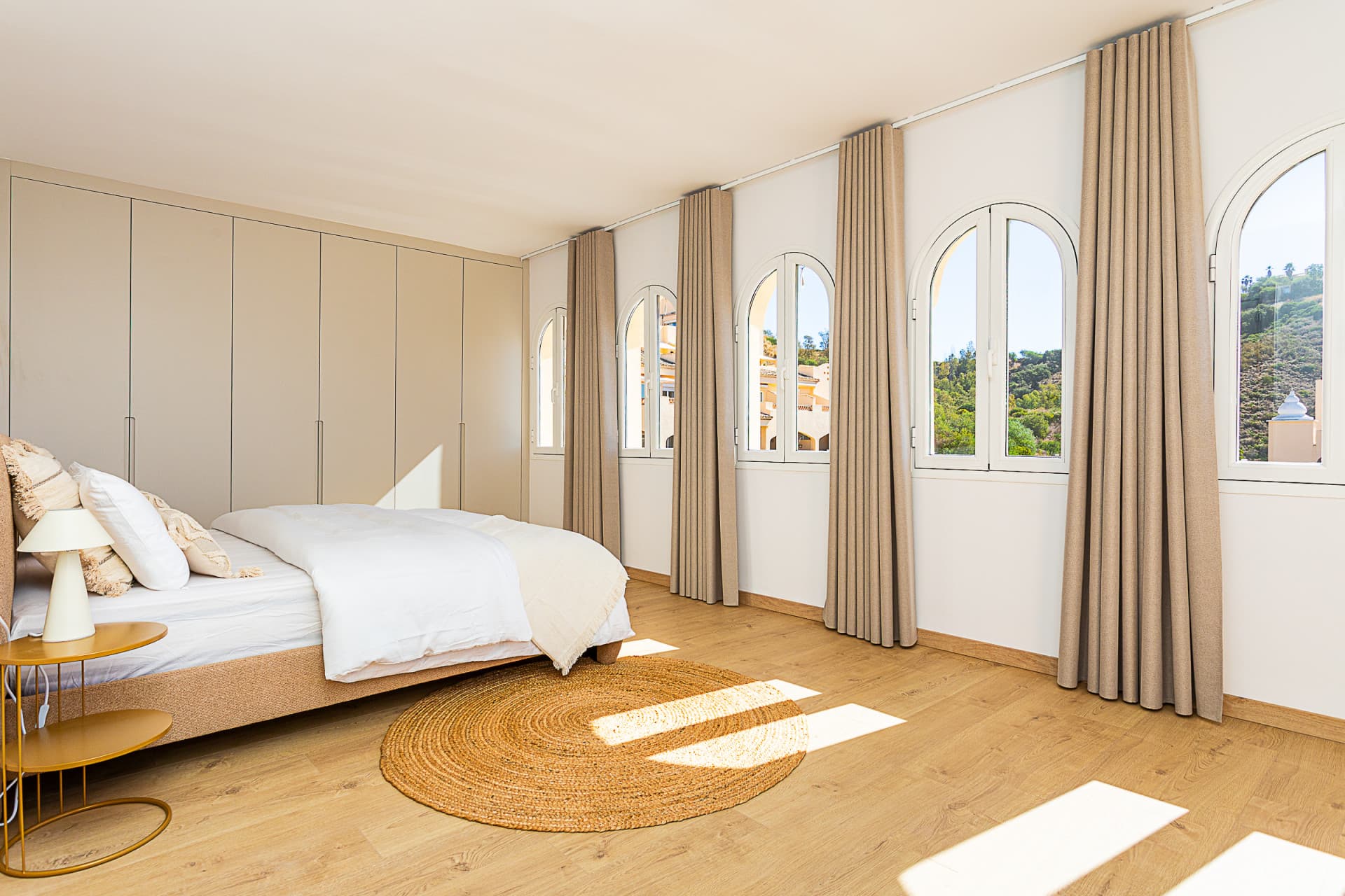 Luxurious, Fully Refurbished Penthouse in Santa María Village, Elviria Exceptional Value: Recently reduced from €745,000!