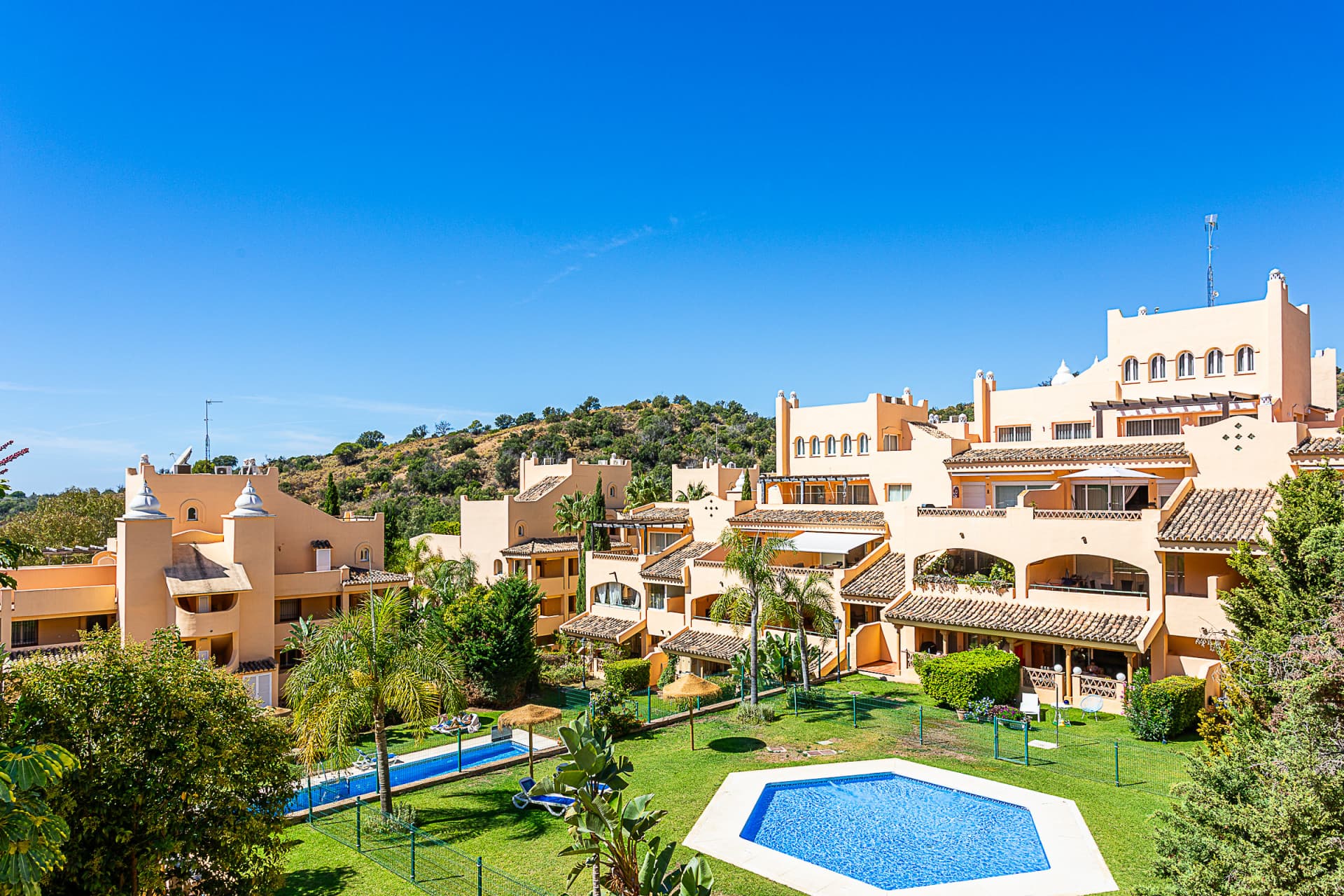 Luxurious, Fully Refurbished Penthouse in Santa María Village, Elviria Exceptional Value: Recently reduced from €745,000!