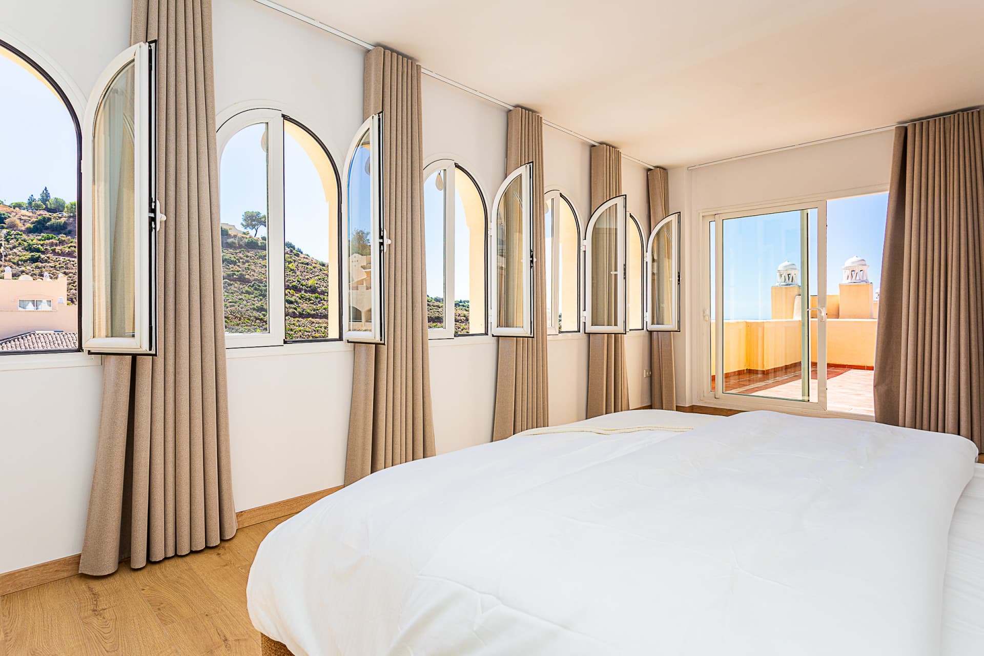 Luxurious, Fully Refurbished Penthouse in Santa María Village, Elviria Exceptional Value: Recently reduced from €745,000!