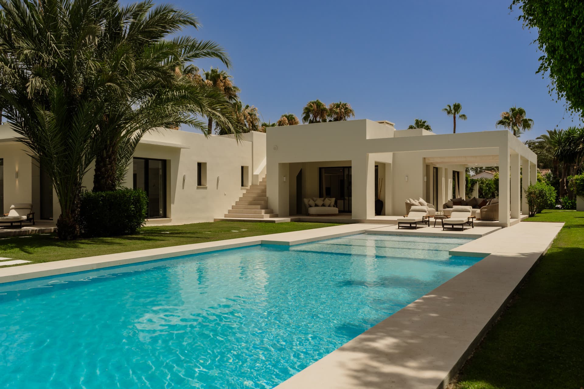 Villa Casa del Mar · Modern Luxury walking distance to the Beach in Marbesa, Marbella