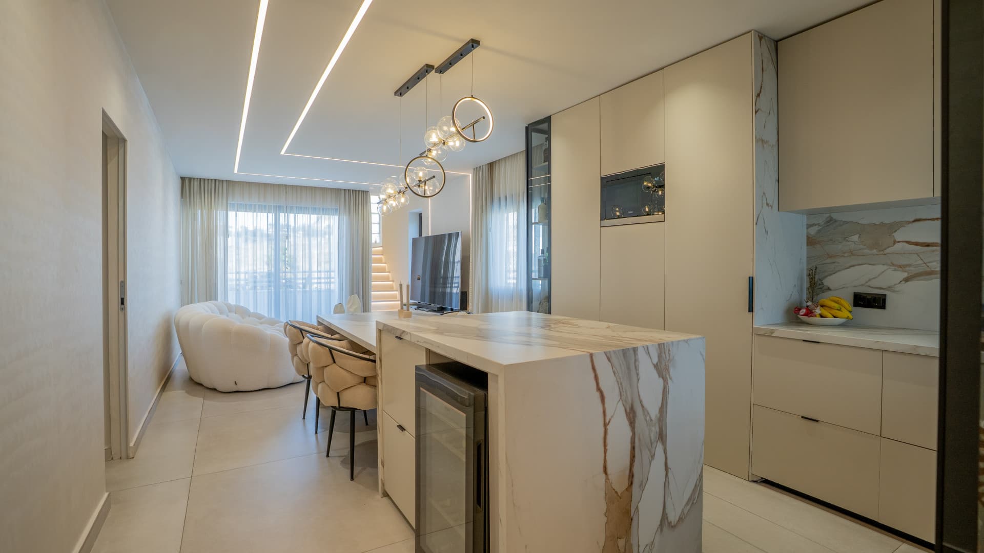 Exquisite Luxury Apartment with Expansive Terrace and Smart Home Features