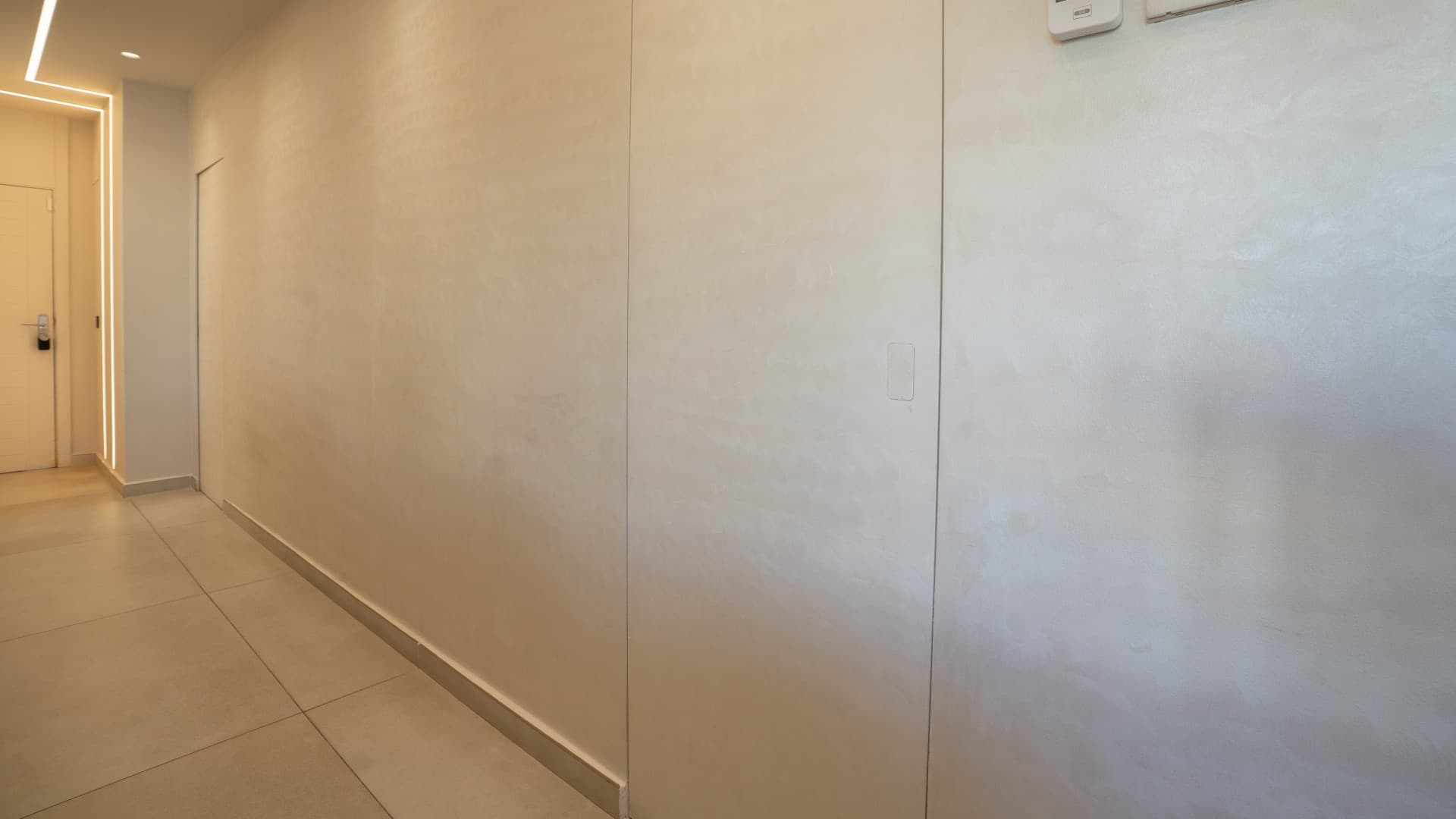 Exquisite Luxury Apartment with Expansive Terrace and Smart Home Features
