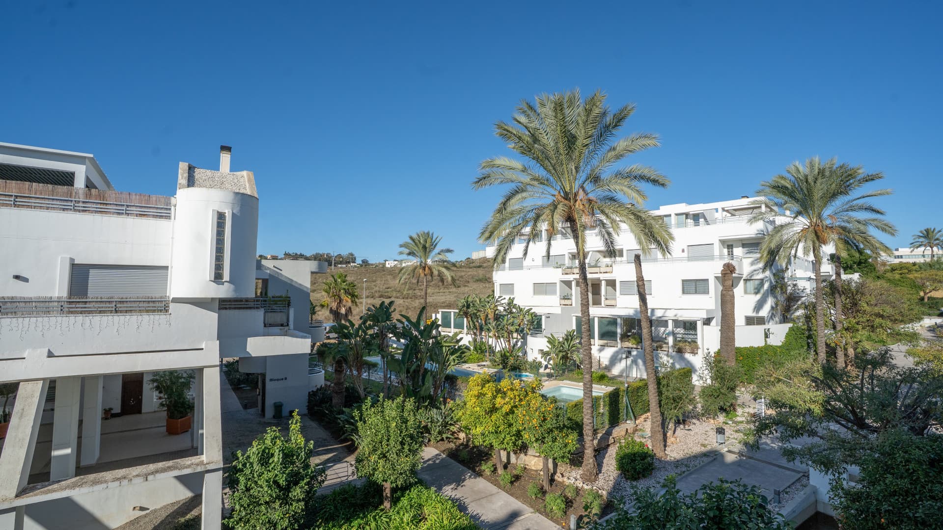 Exquisite Luxury Apartment with Expansive Terrace and Smart Home Features