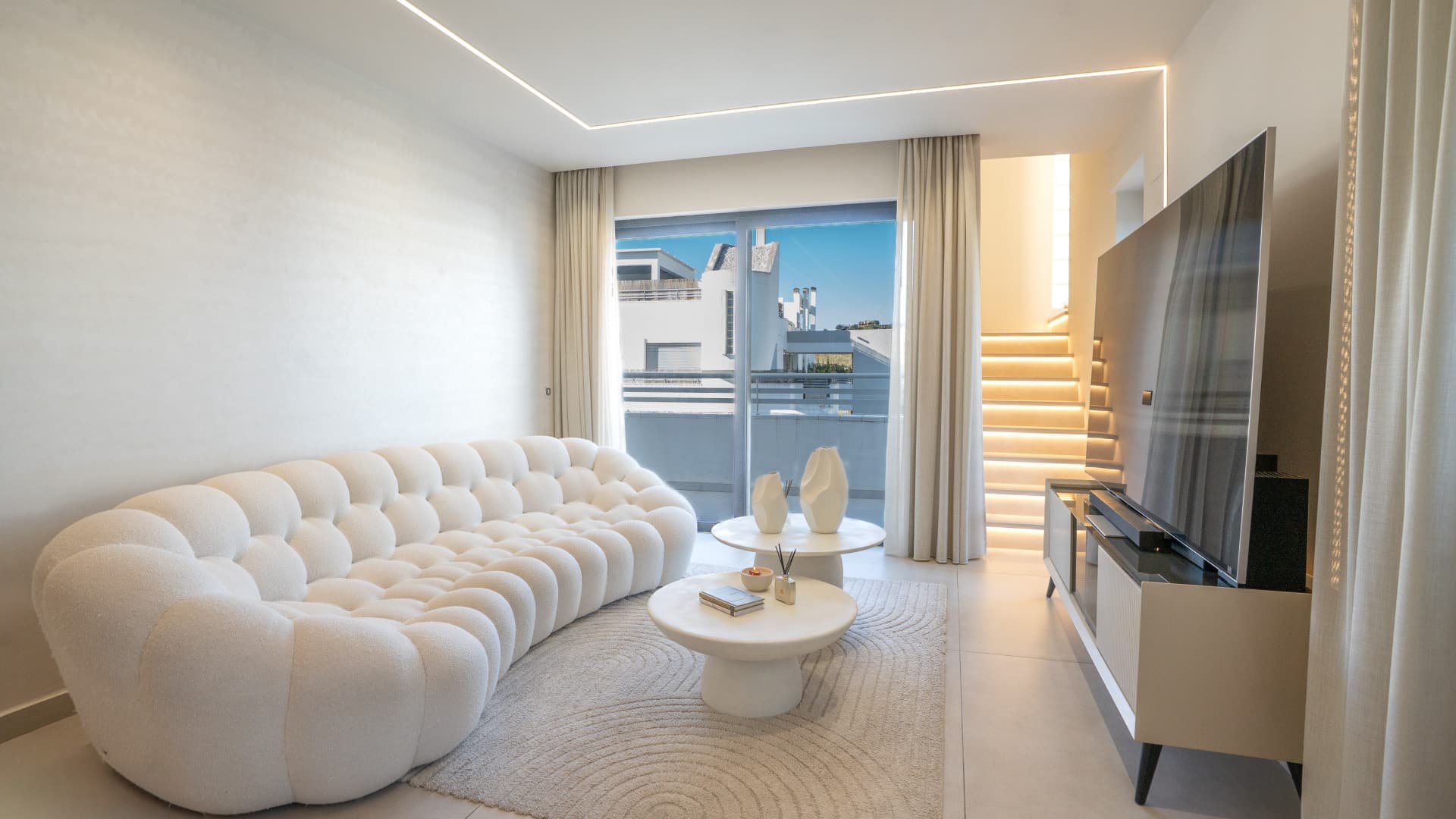 Exquisite Luxury Apartment with Expansive Terrace and Smart Home Features