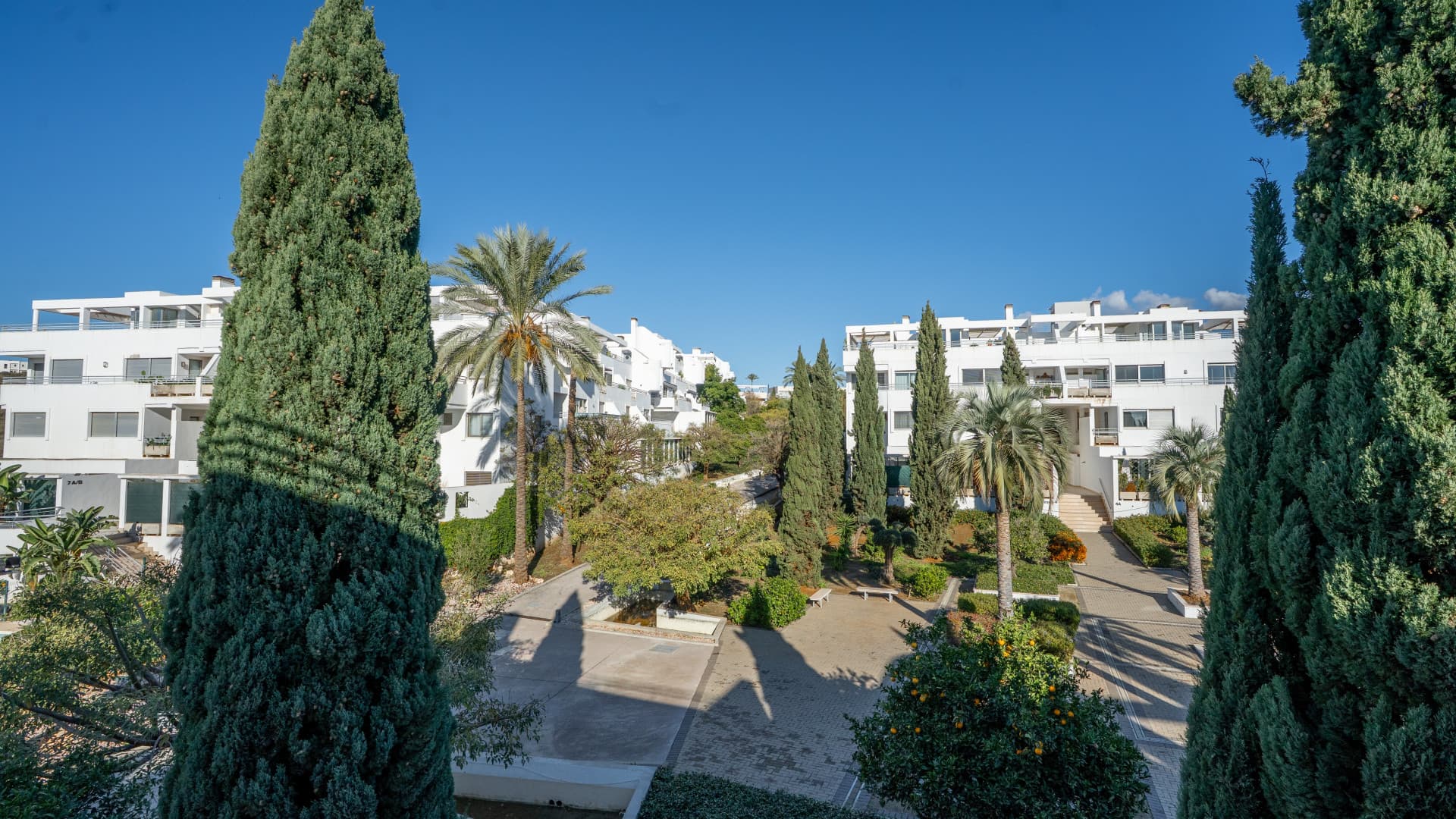Exquisite Luxury Apartment with Expansive Terrace and Smart Home Features