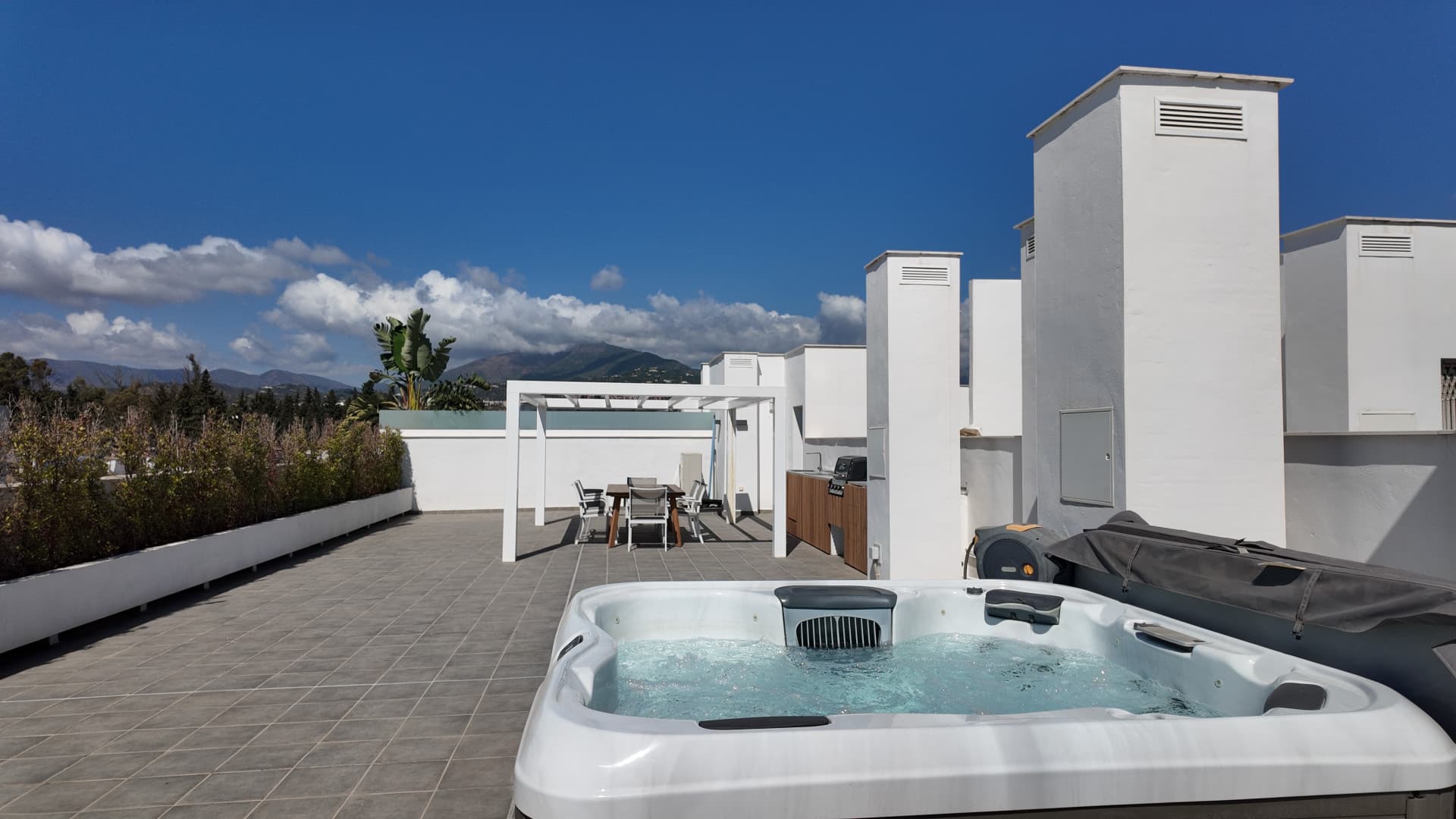 "FURNISHED" 4 BEDROOM PENTHOUSE WITH SOLARIUM IN THE CENTER OF SAN PEDRO DE ALCÁNTARA
