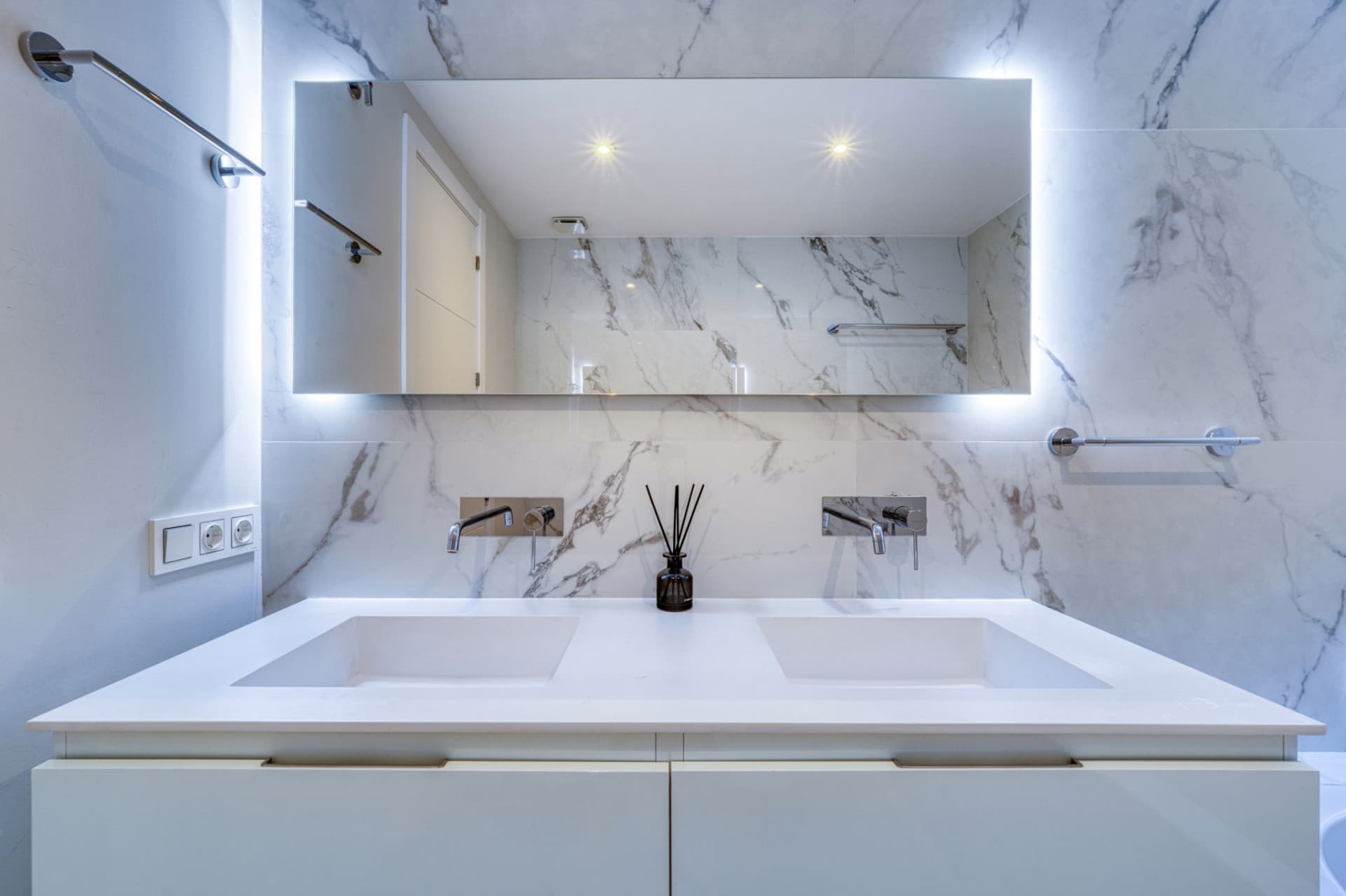 "FURNISHED" 4 BEDROOM PENTHOUSE WITH SOLARIUM IN THE CENTER OF SAN PEDRO DE ALCÁNTARA