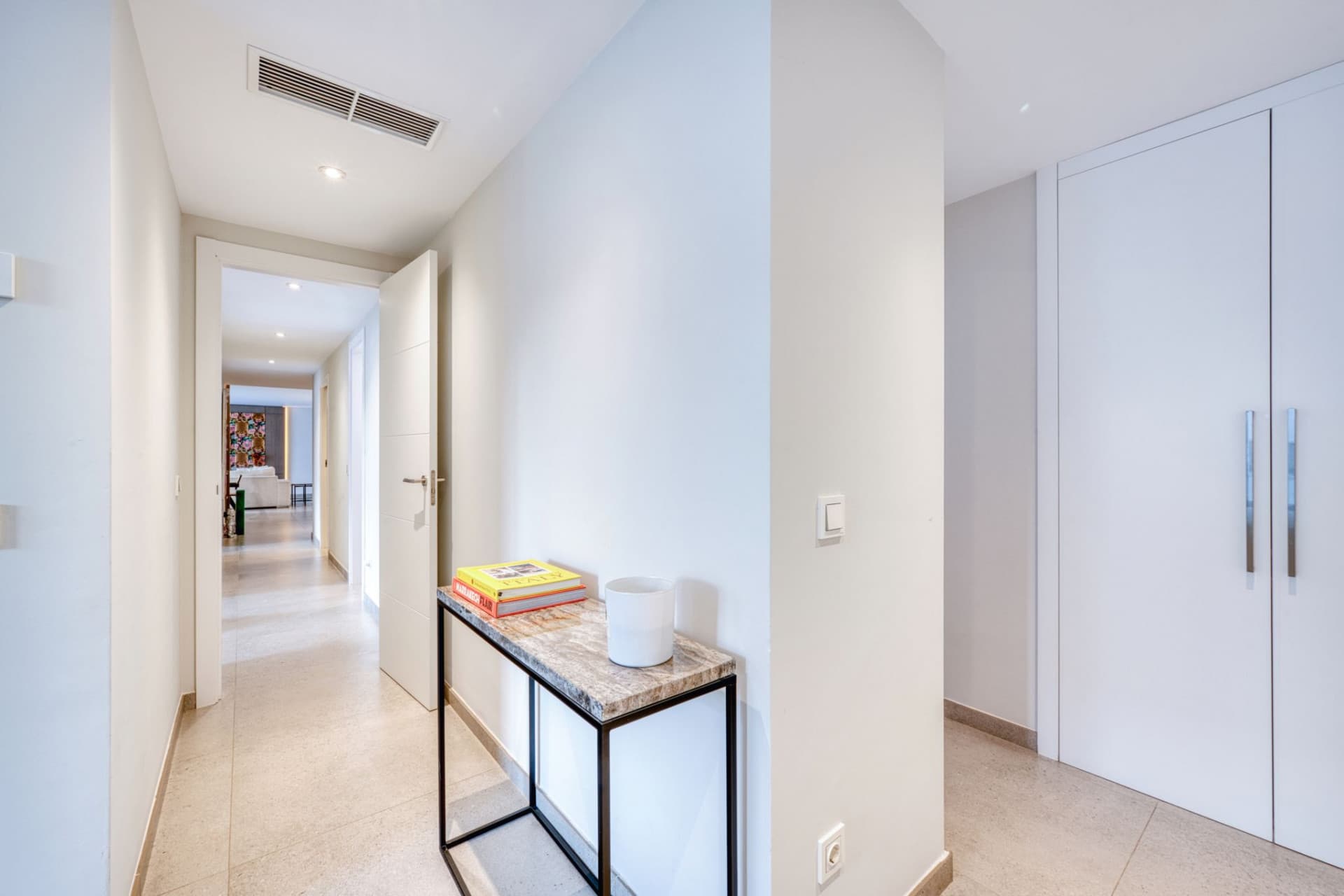 "FURNISHED" 4 BEDROOM PENTHOUSE WITH SOLARIUM IN THE CENTER OF SAN PEDRO DE ALCÁNTARA