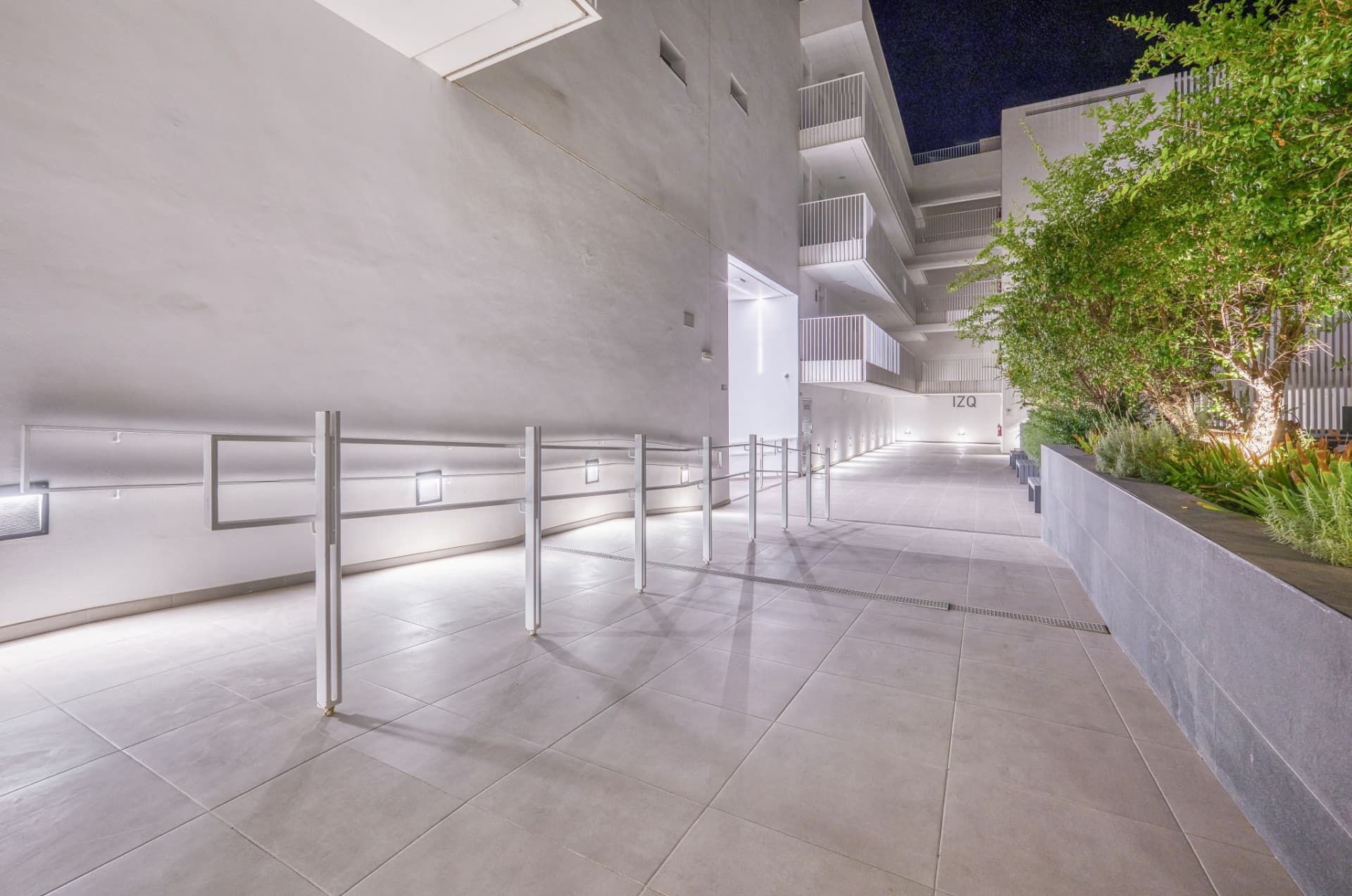 "FURNISHED" 4 BEDROOM PENTHOUSE WITH SOLARIUM IN THE CENTER OF SAN PEDRO DE ALCÁNTARA