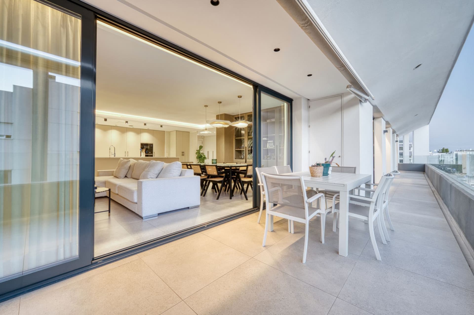 "FURNISHED" 4 BEDROOM PENTHOUSE WITH SOLARIUM IN THE CENTER OF SAN PEDRO DE ALCÁNTARA