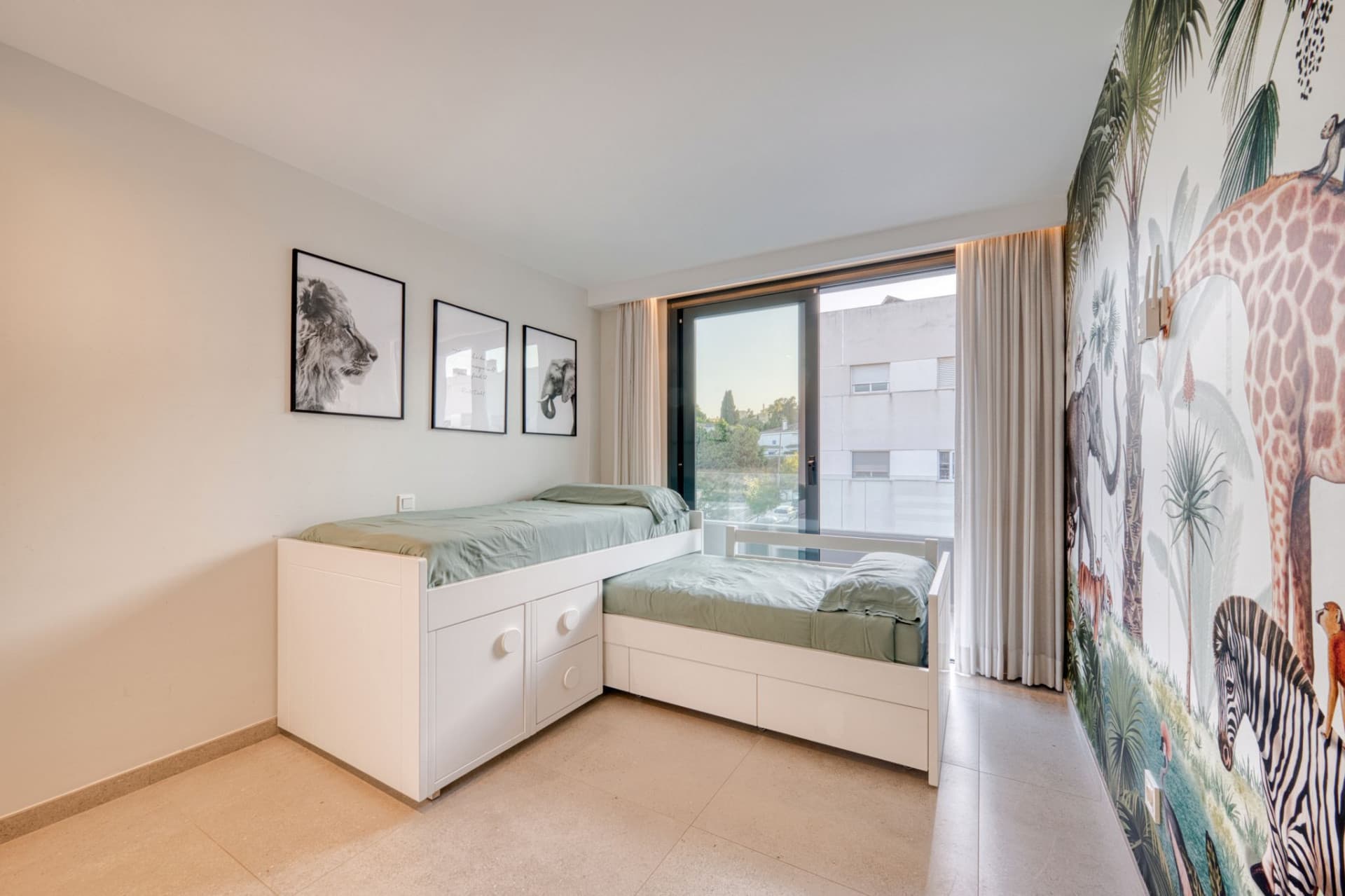 "FURNISHED" 4 BEDROOM PENTHOUSE WITH SOLARIUM IN THE CENTER OF SAN PEDRO DE ALCÁNTARA