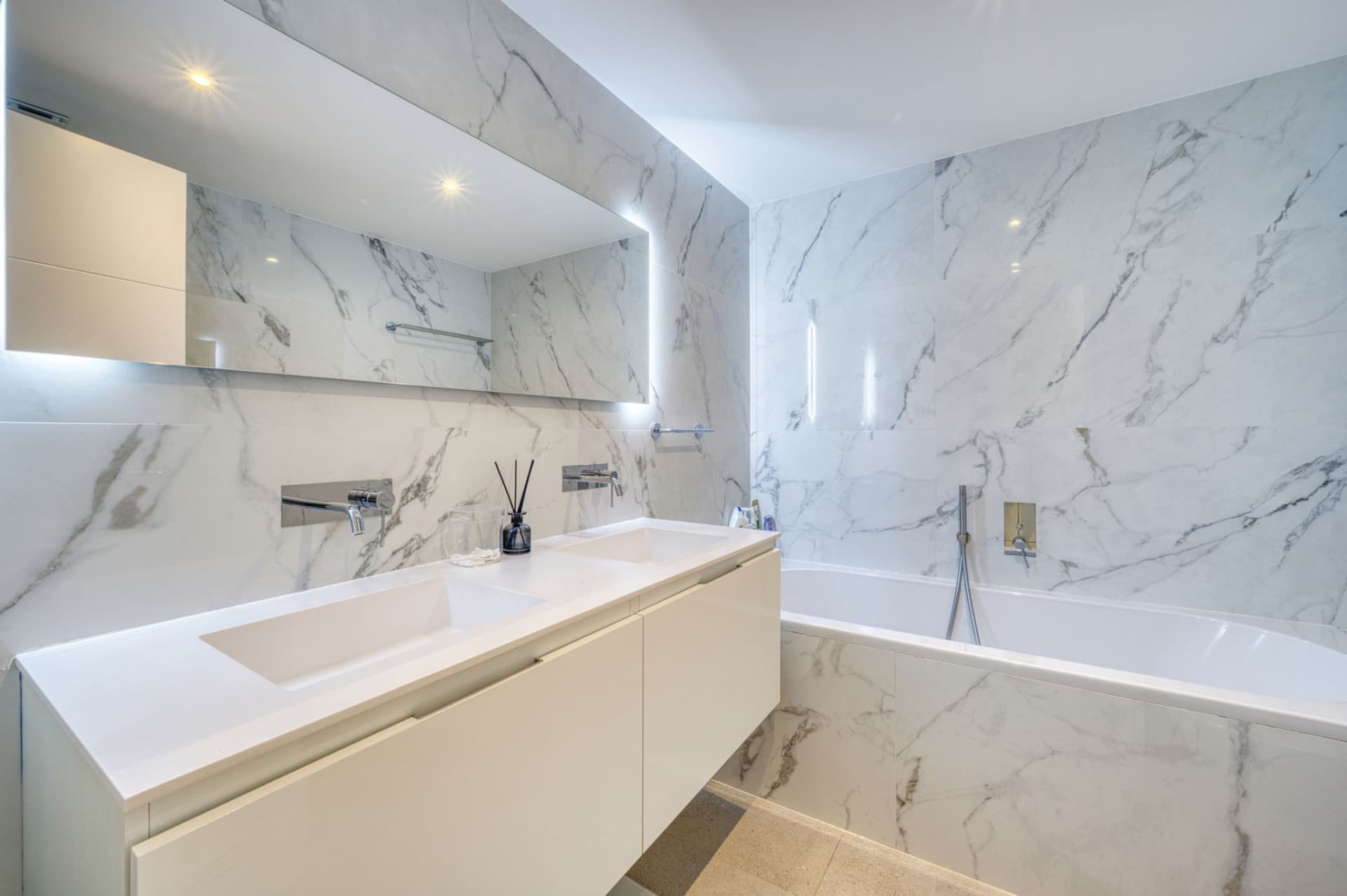 "FURNISHED" 4 BEDROOM PENTHOUSE WITH SOLARIUM IN THE CENTER OF SAN PEDRO DE ALCÁNTARA