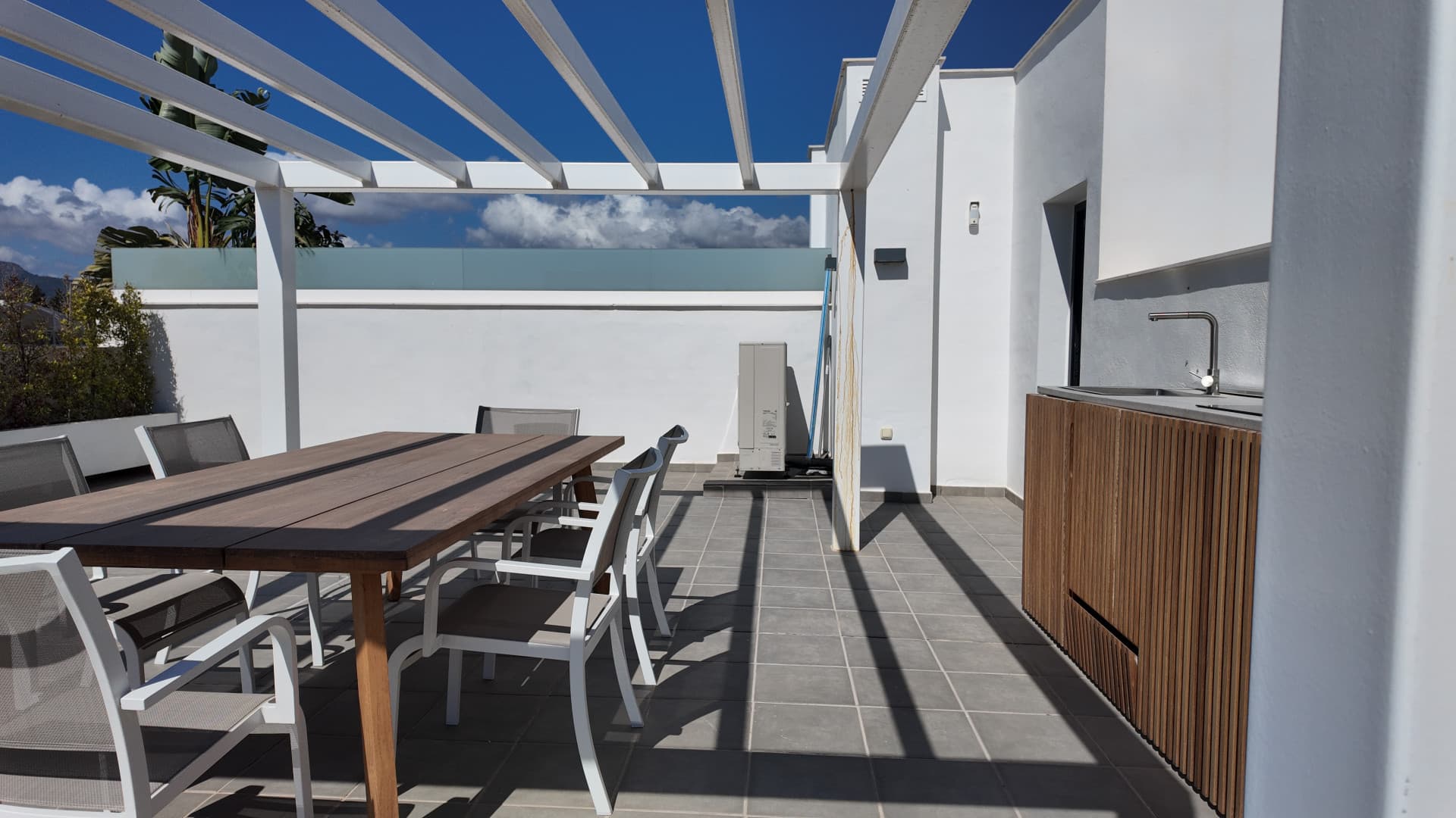 "FURNISHED" 4 BEDROOM PENTHOUSE WITH SOLARIUM IN THE CENTER OF SAN PEDRO DE ALCÁNTARA