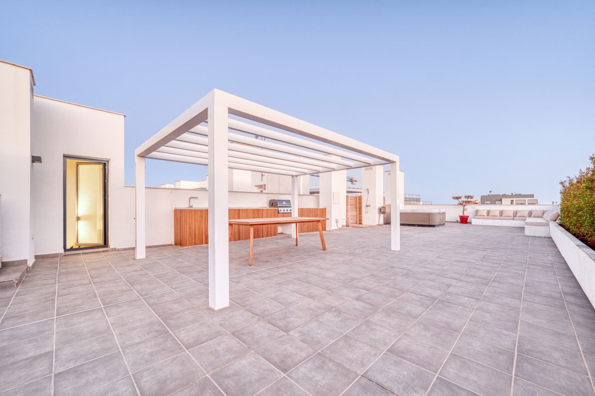 "FURNISHED" 4 BEDROOM PENTHOUSE WITH SOLARIUM IN THE CENTER OF SAN PEDRO DE ALCÁNTARA