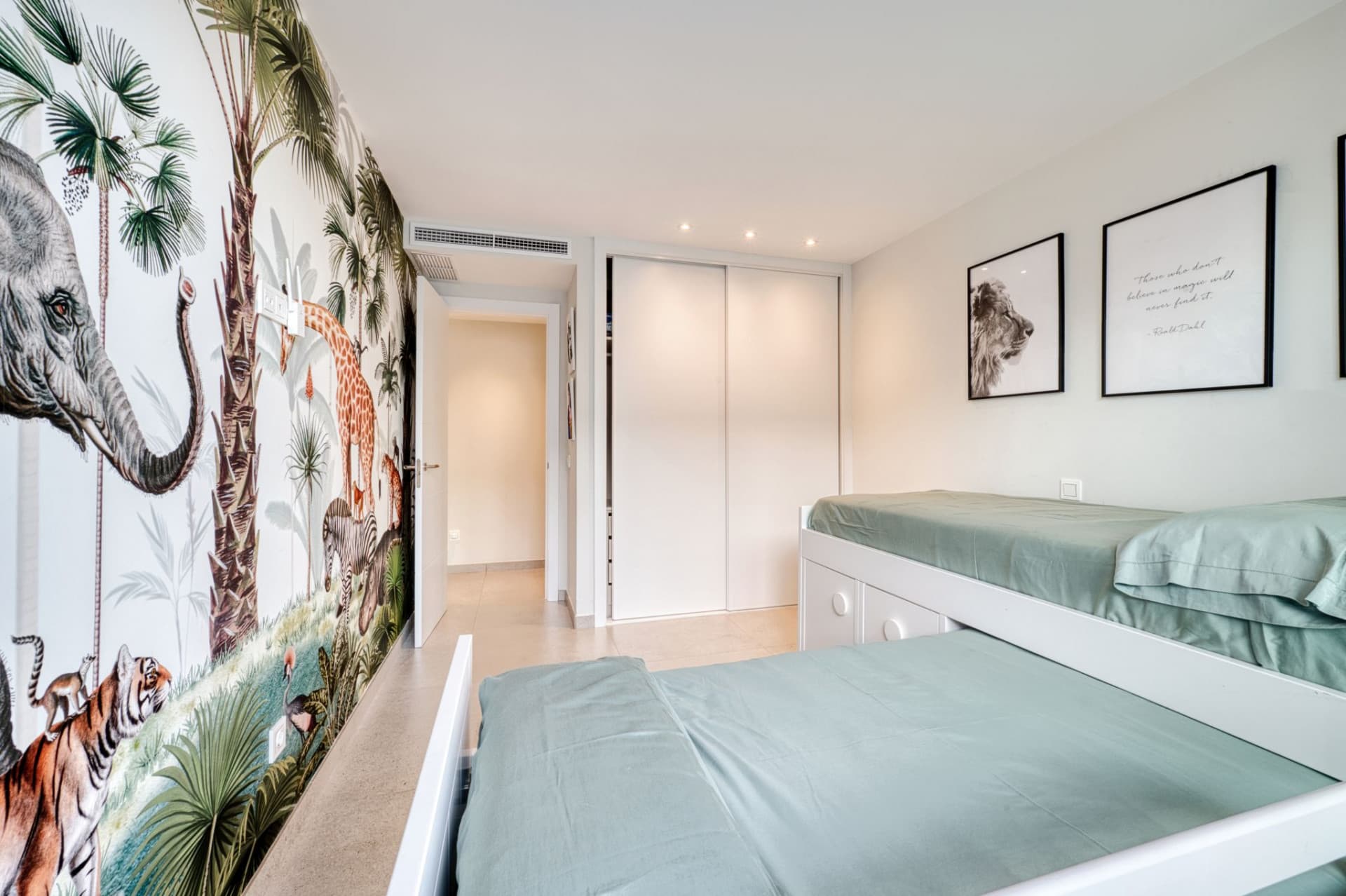 "FURNISHED" 4 BEDROOM PENTHOUSE WITH SOLARIUM IN THE CENTER OF SAN PEDRO DE ALCÁNTARA
