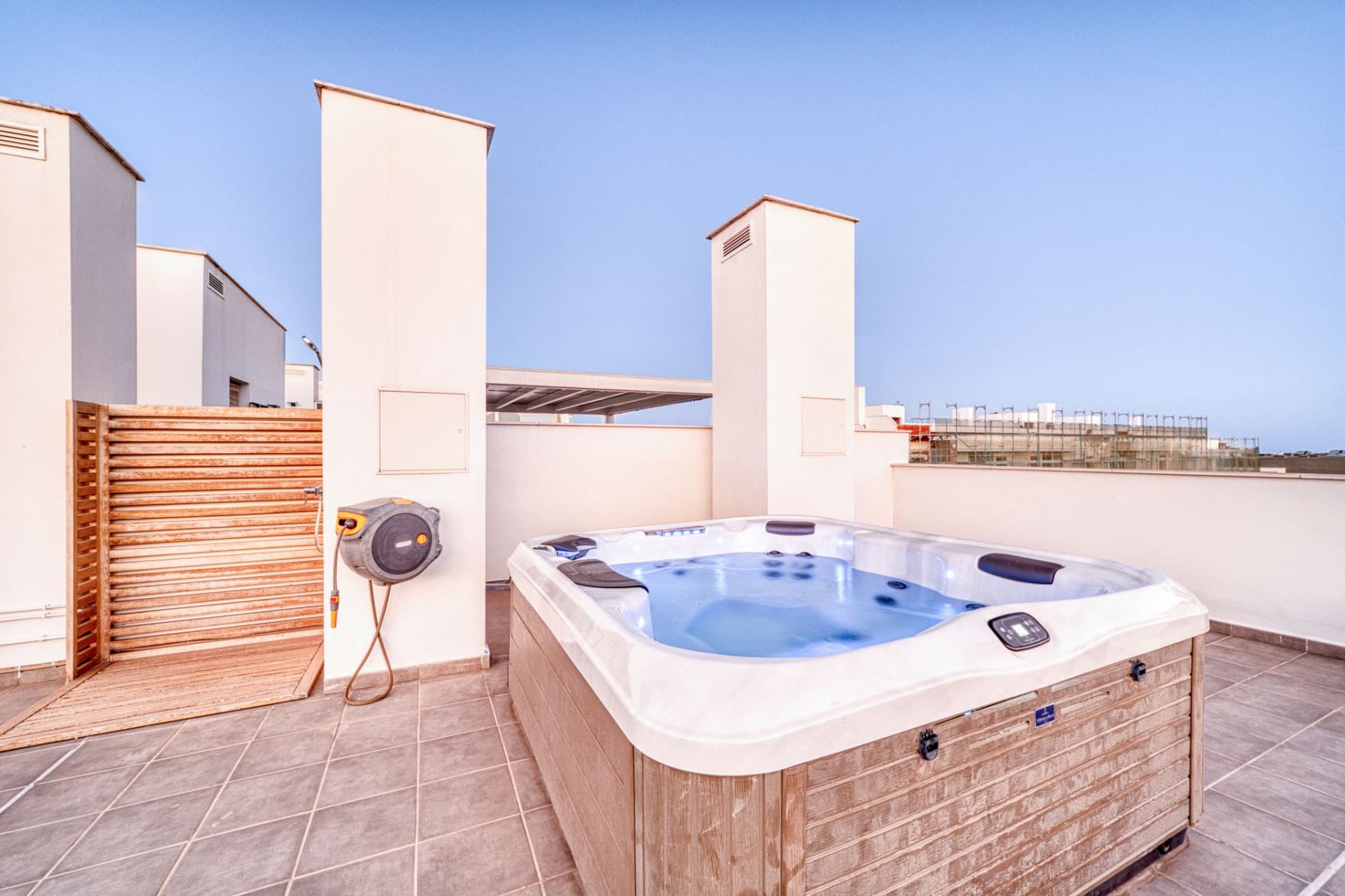 "FURNISHED" 4 BEDROOM PENTHOUSE WITH SOLARIUM IN THE CENTER OF SAN PEDRO DE ALCÁNTARA