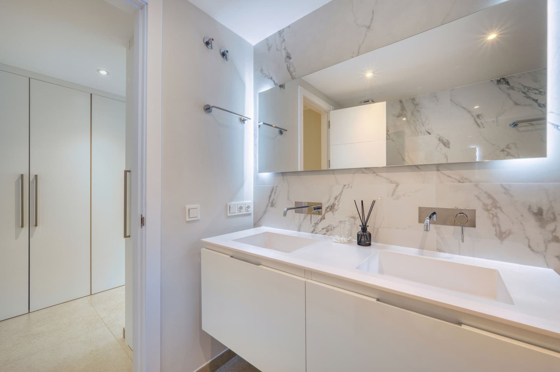 "FURNISHED" 4 BEDROOM PENTHOUSE WITH SOLARIUM IN THE CENTER OF SAN PEDRO DE ALCÁNTARA