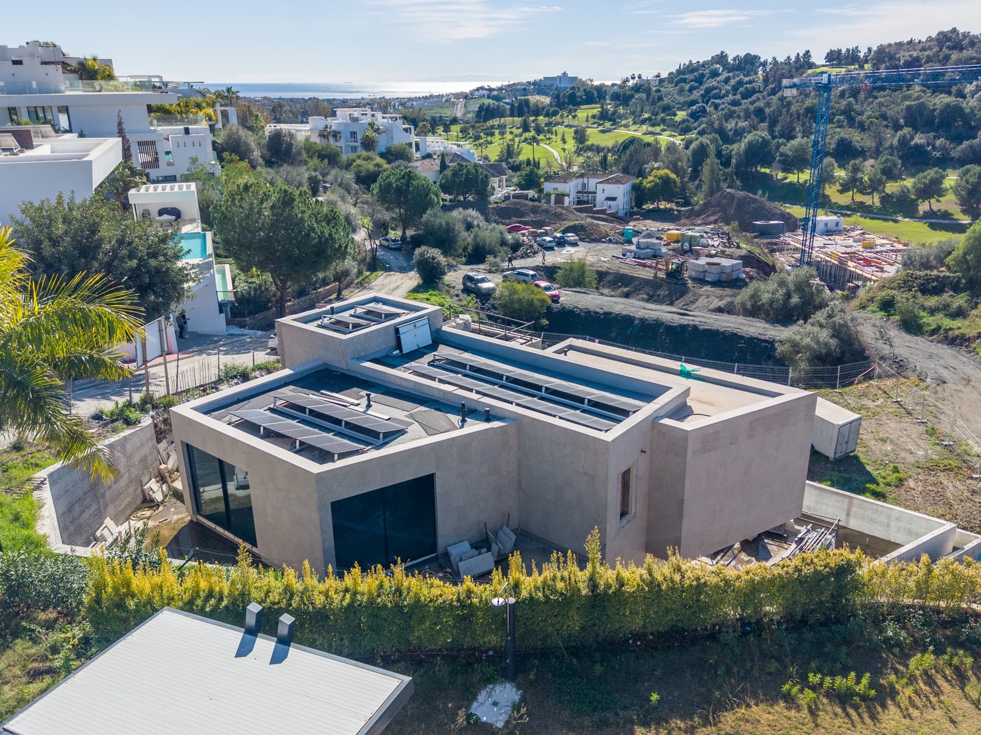 PROYECTO DE VILLA CONTEMPORÁNEA DE LUJO CON LICENCIA – 65% CONSTRUIDO
