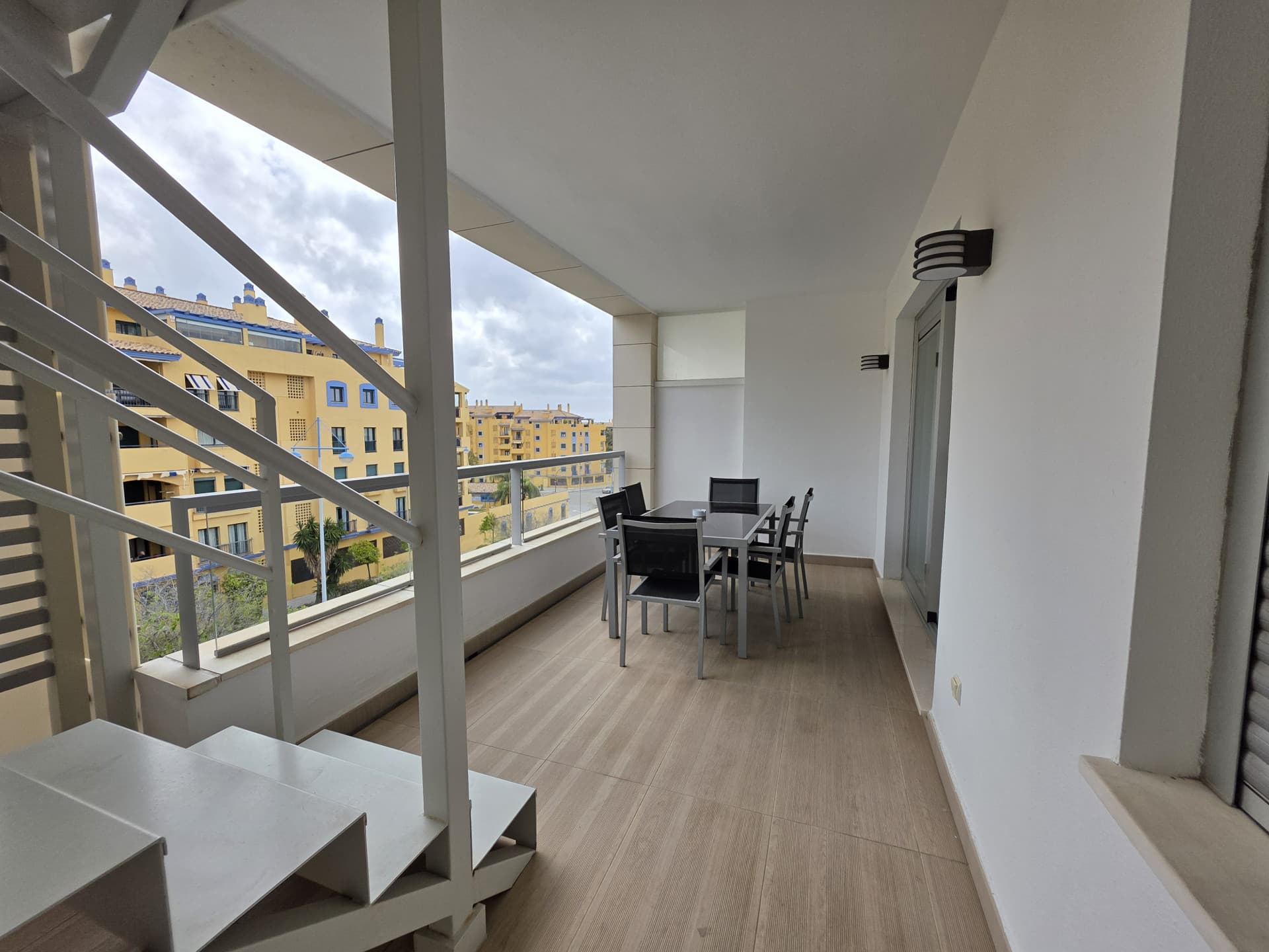 Ático Dúplex en Venta en San Pedro Playa con Gran Solárium y Parking