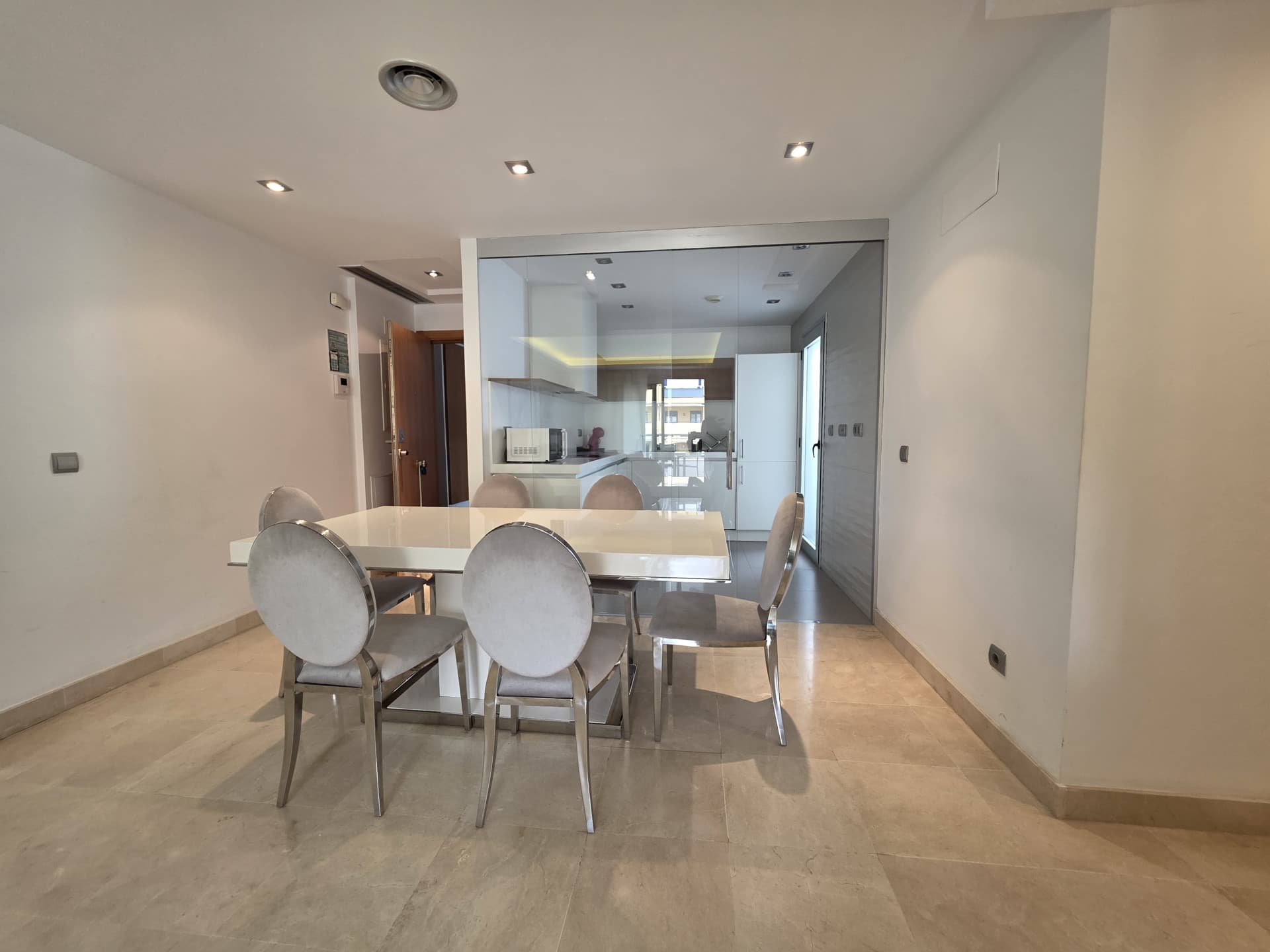Ático Dúplex en Venta en San Pedro Playa con Gran Solárium y Parking