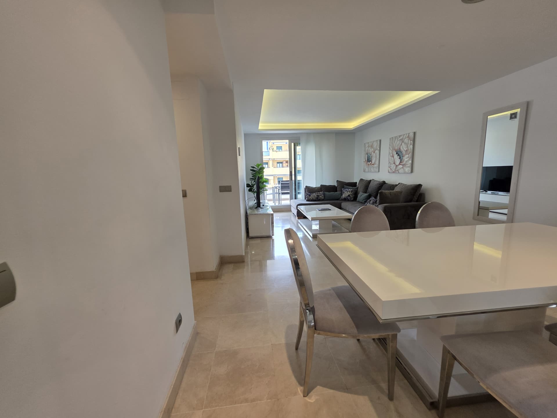 Ático Dúplex en Venta en San Pedro Playa con Gran Solárium y Parking