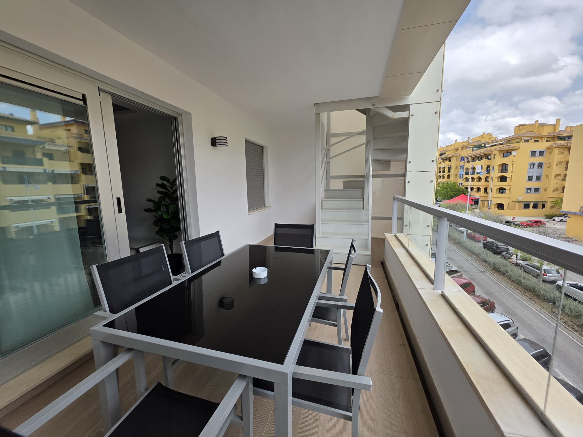 Ático Dúplex en Venta en San Pedro Playa con Gran Solárium y Parking
