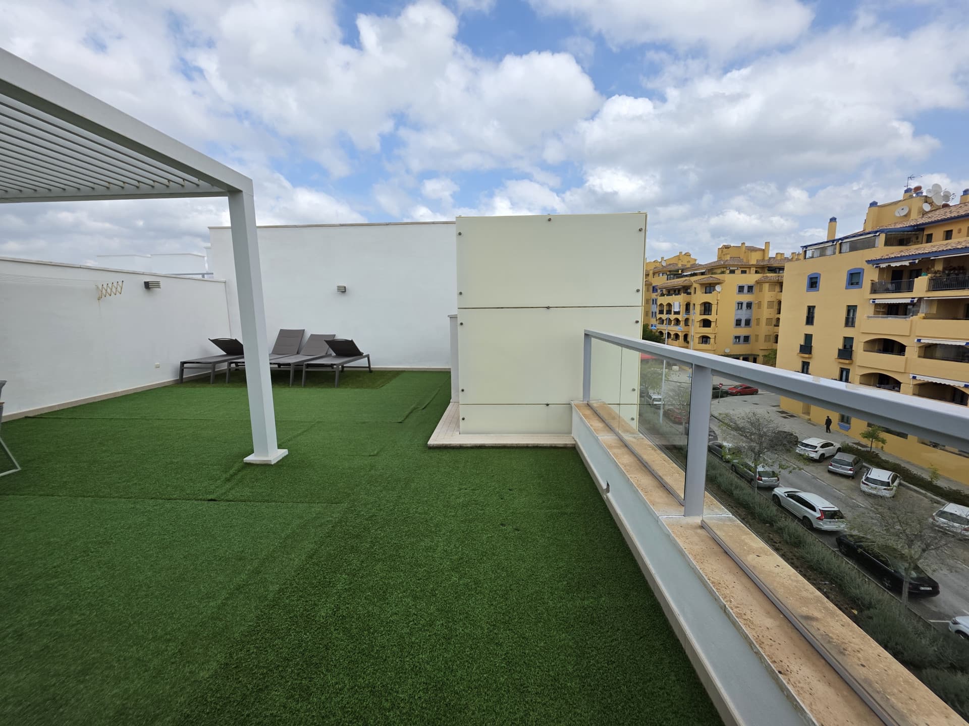 Ático Dúplex en Venta en San Pedro Playa con Gran Solárium y Parking