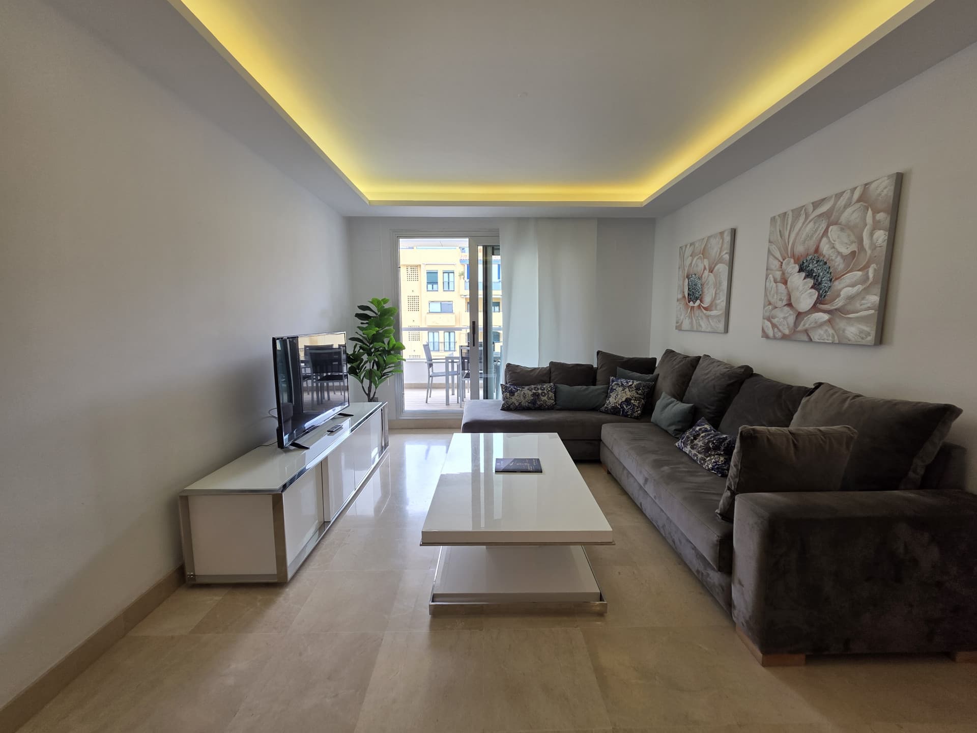 Ático Dúplex en Venta en San Pedro Playa con Gran Solárium y Parking