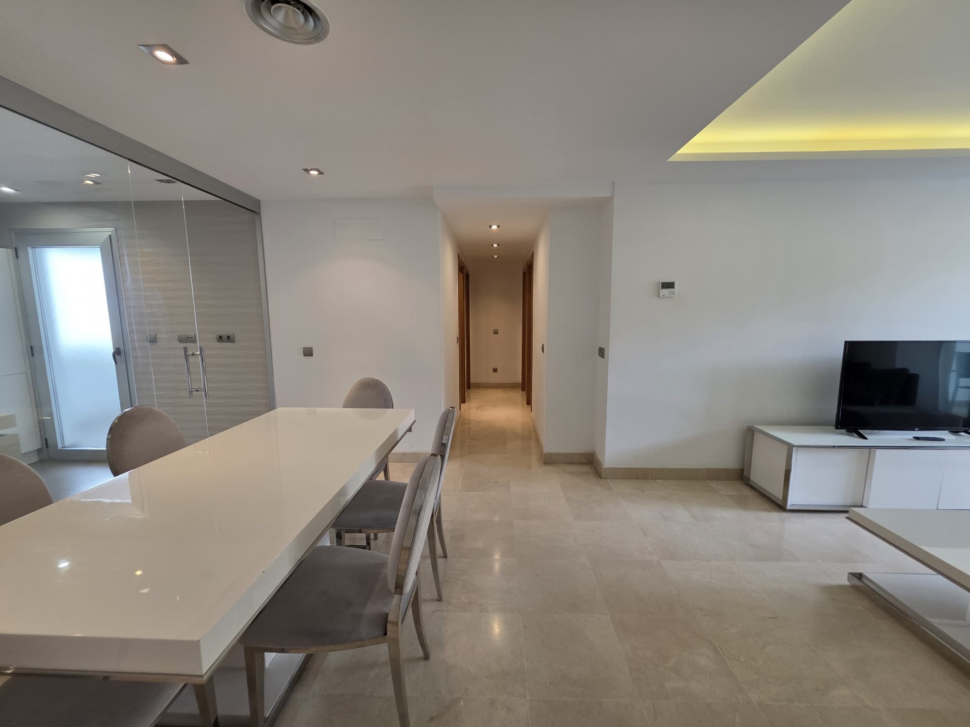 Ático Dúplex en Venta en San Pedro Playa con Gran Solárium y Parking