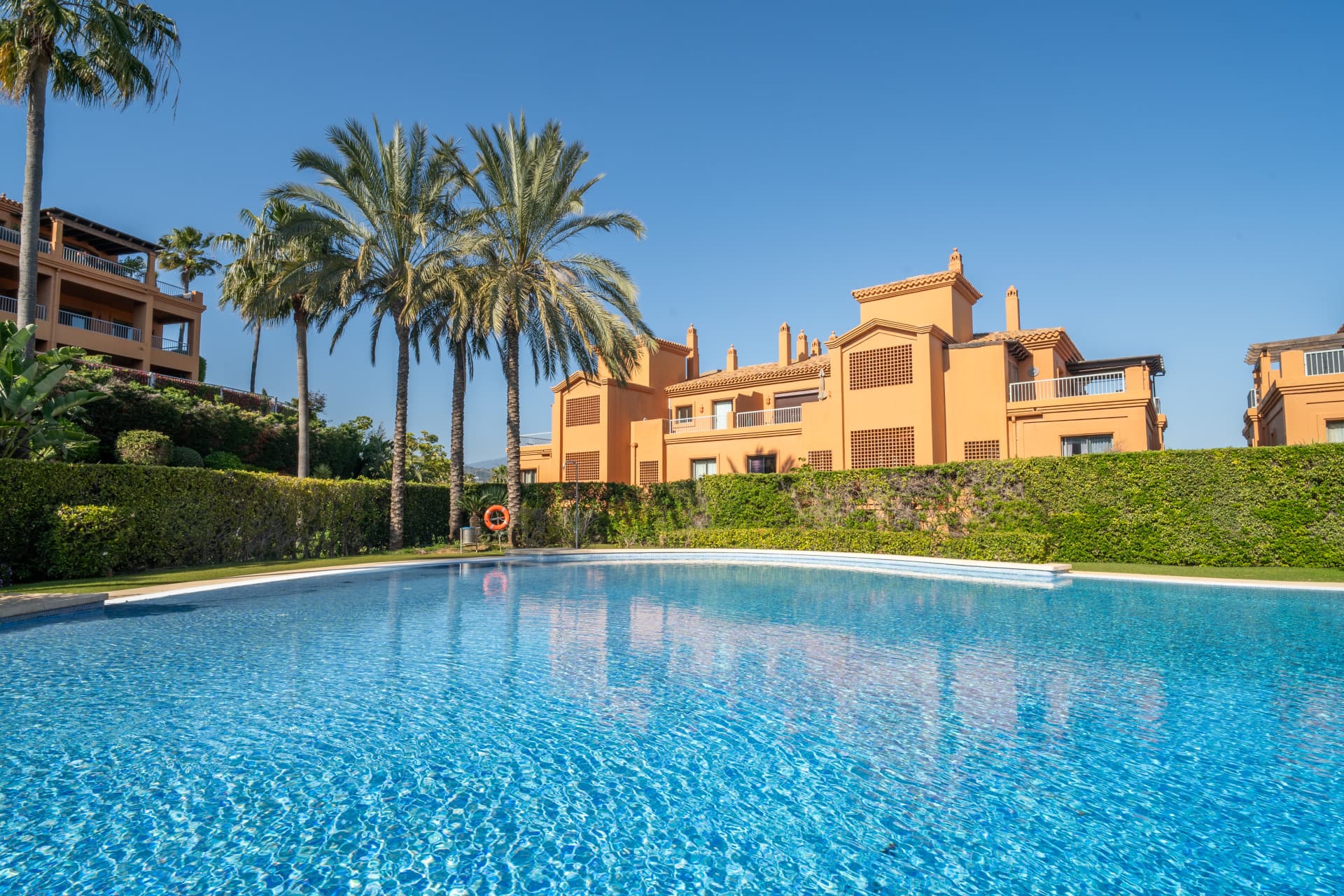 GROUND FLOOR WITH PRIVATE GARDEN IN FRONT OF BENATALAYA SCHOOL