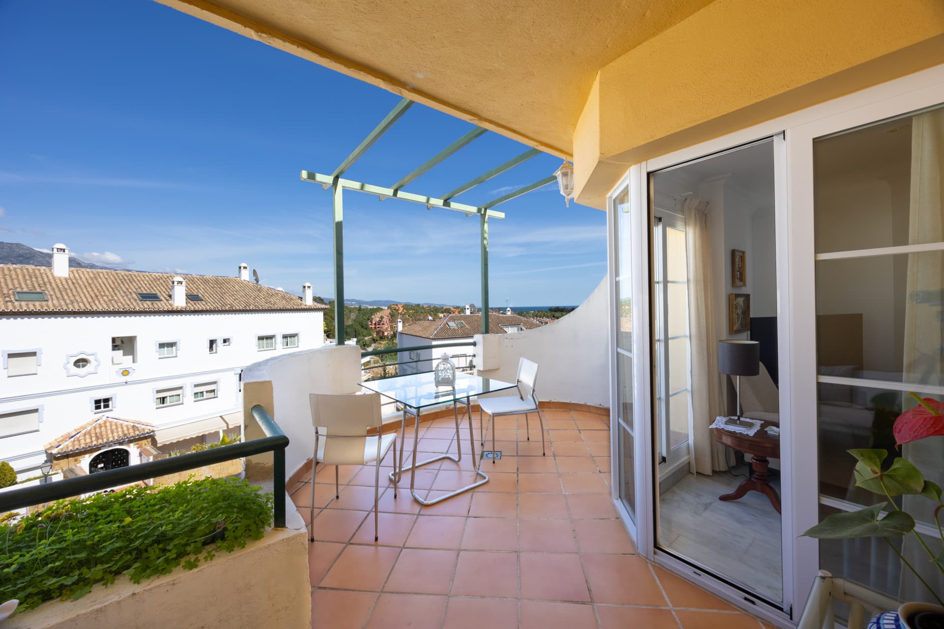 APARTMENT IN SEÑORÍO DE ALOHA, NUEVA ANDALCÍA