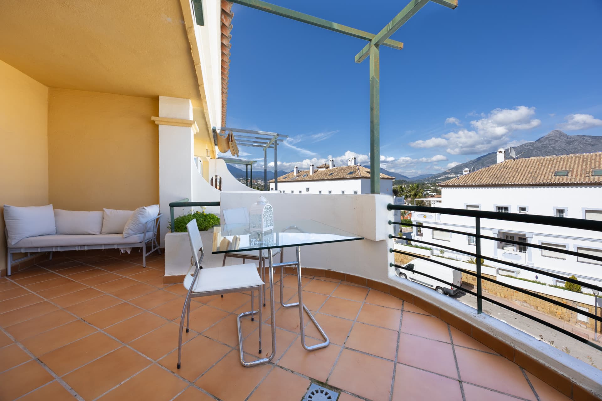 APARTMENT IN SEÑORÍO DE ALOHA, NUEVA ANDALCÍA