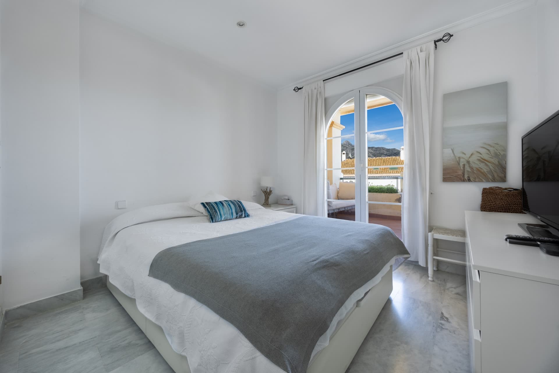 APARTMENT IN SEÑORÍO DE ALOHA, NUEVA ANDALCÍA