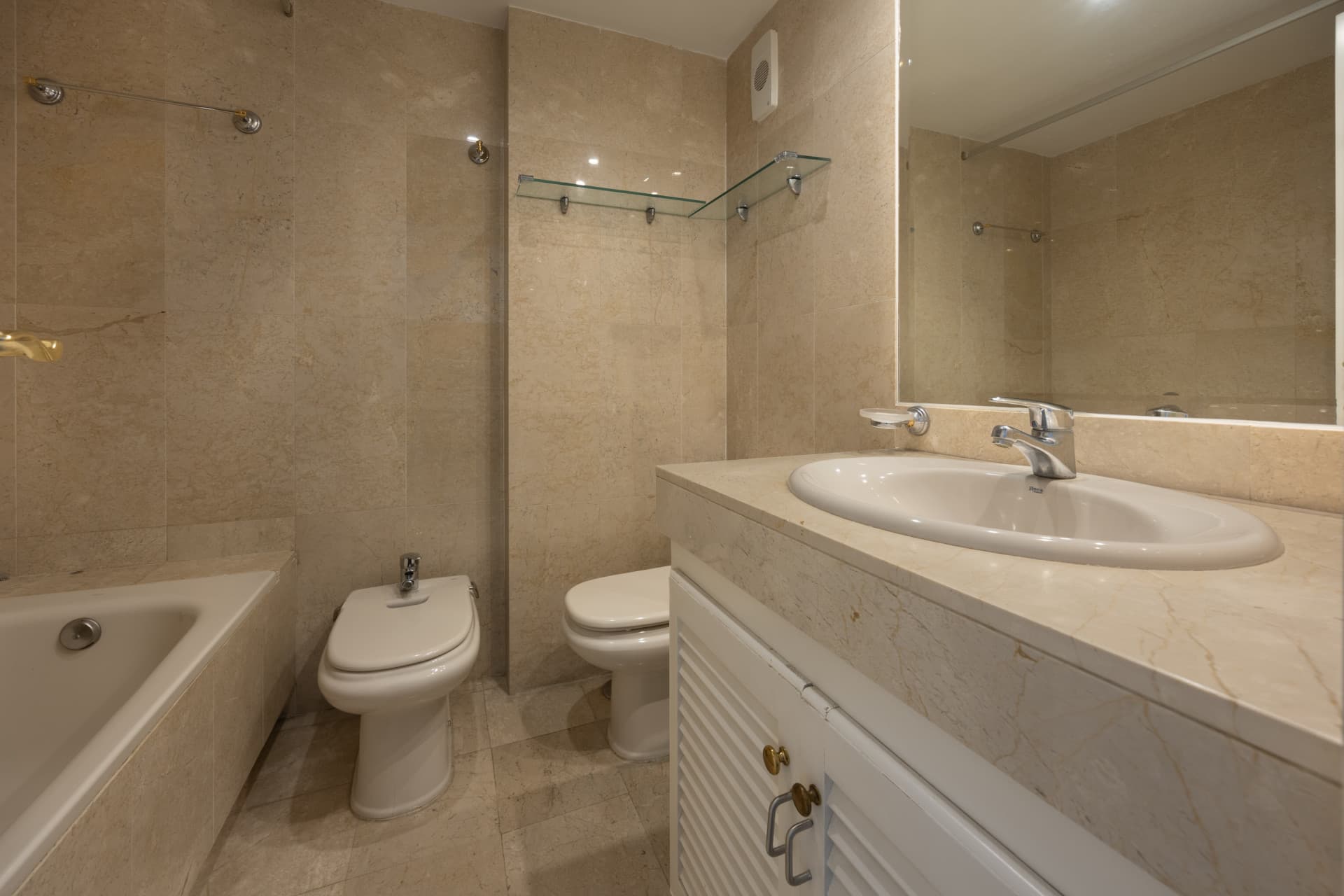 APARTMENT IN SEÑORÍO DE ALOHA, NUEVA ANDALCÍA
