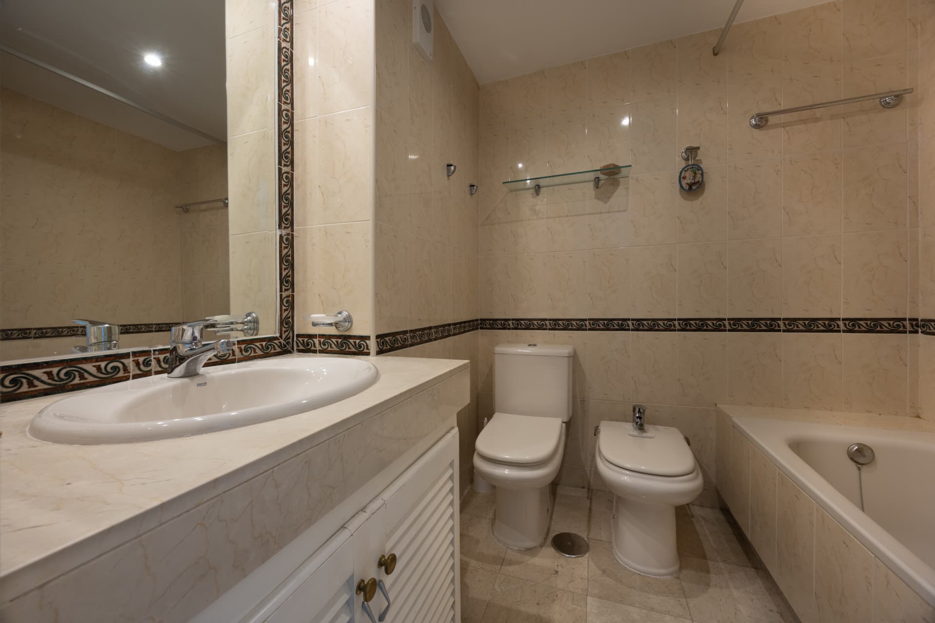 APARTMENT IN SEÑORÍO DE ALOHA, NUEVA ANDALCÍA