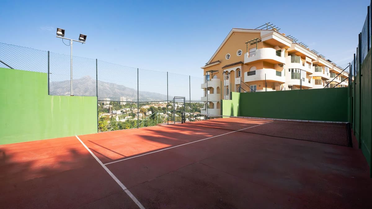 APARTMENT IN SEÑORÍO DE ALOHA, NUEVA ANDALCÍA